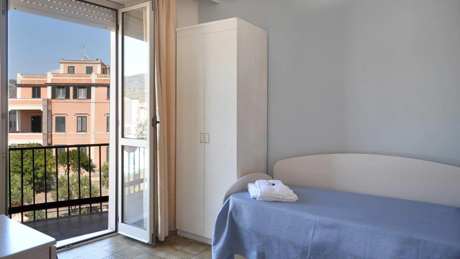 Bed in Hotel Al Gabbiano