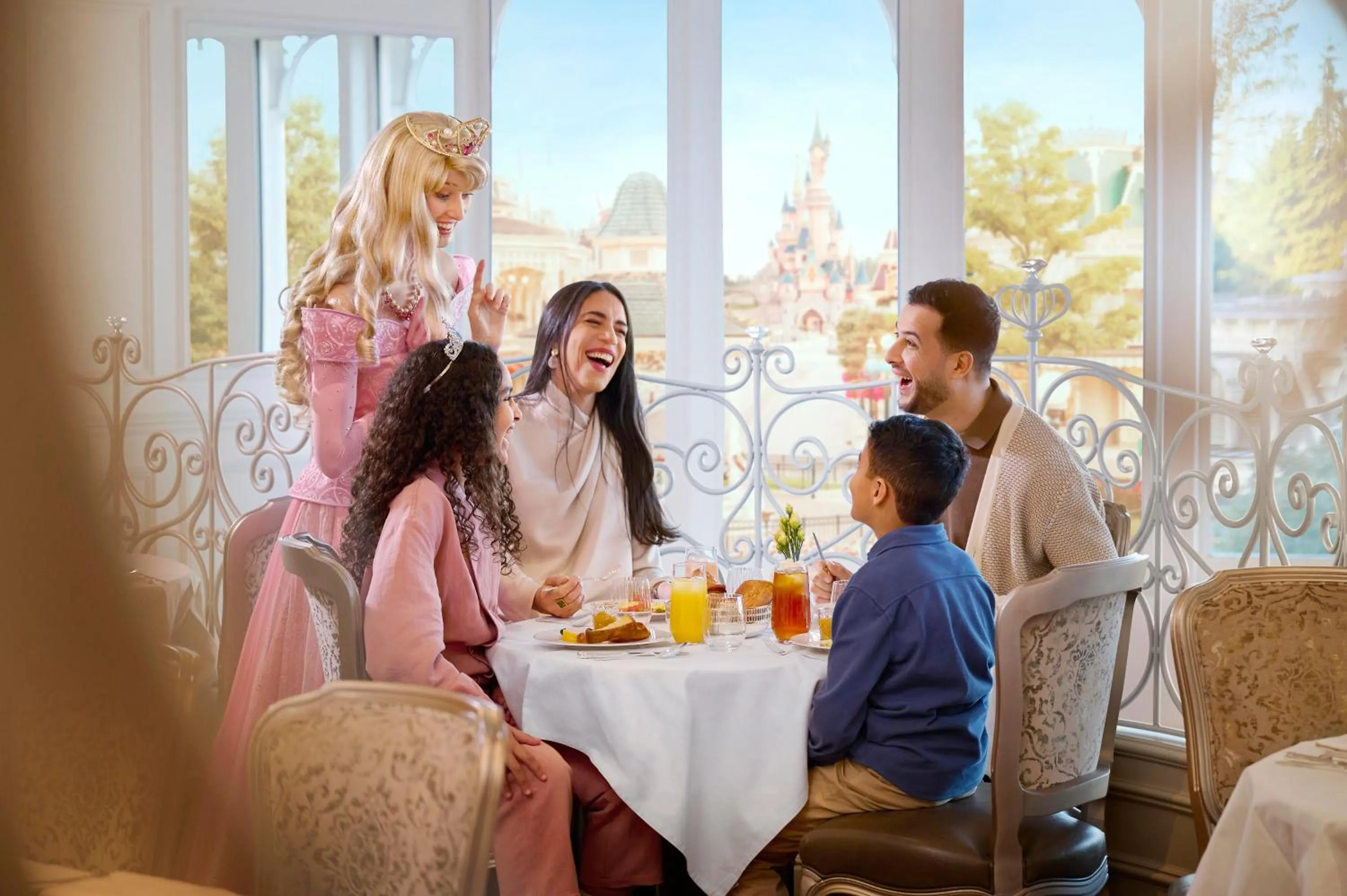 Restaurant/places to eat in Disneyland® Hotel