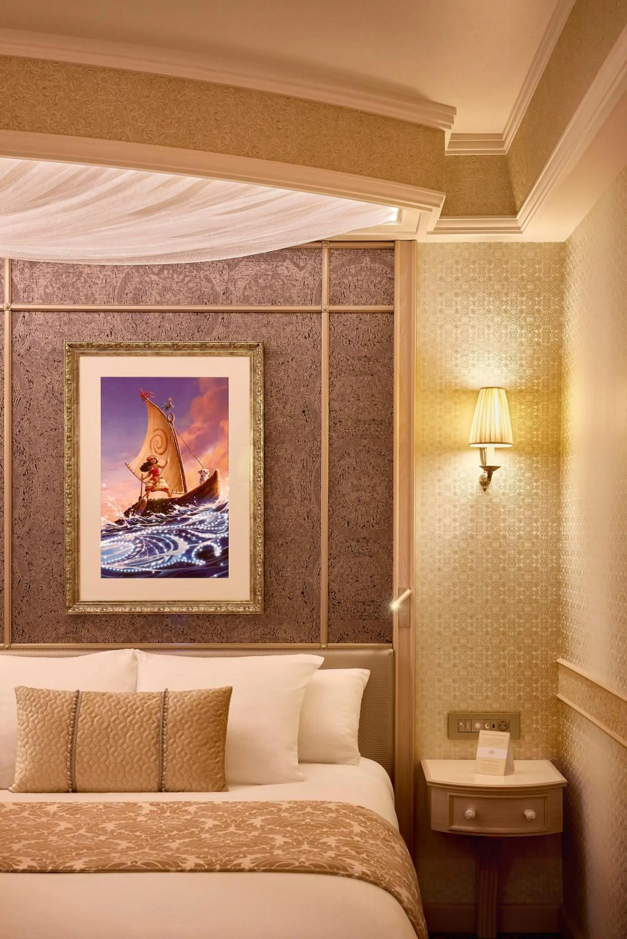 Bedroom, Bed in Disneyland® Hotel