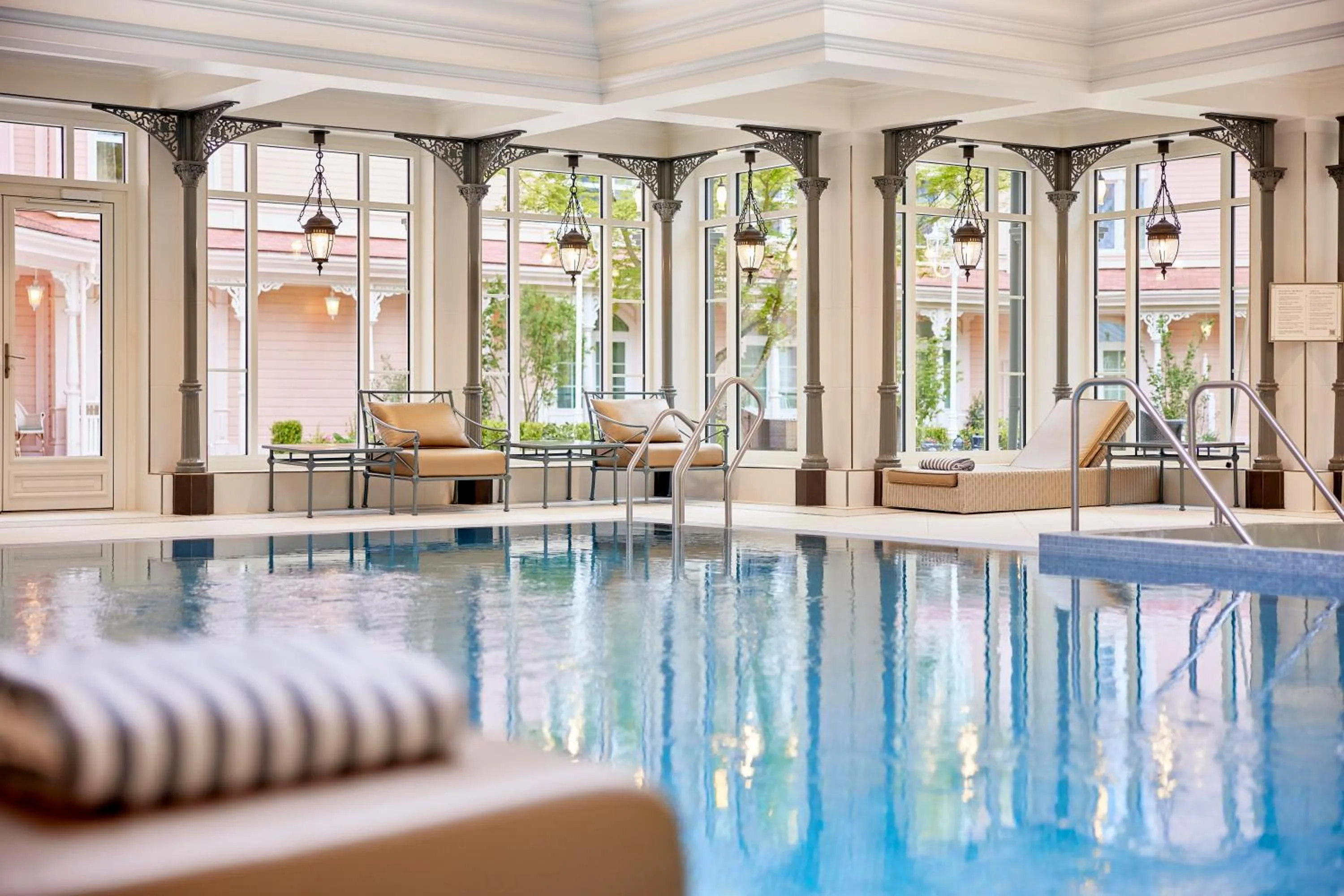 Swimming pool in Disneyland® Hotel