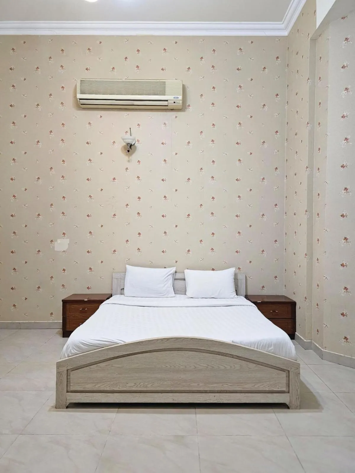 Bed in AL Sahab Tower