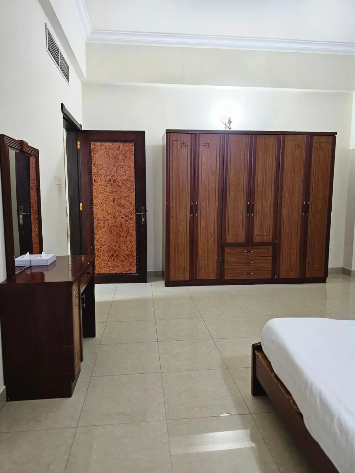 Bed in AL Sahab Tower