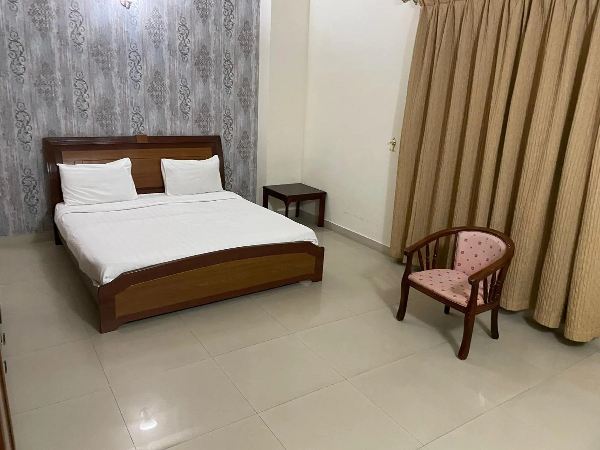 Bed in AL Sahab Tower