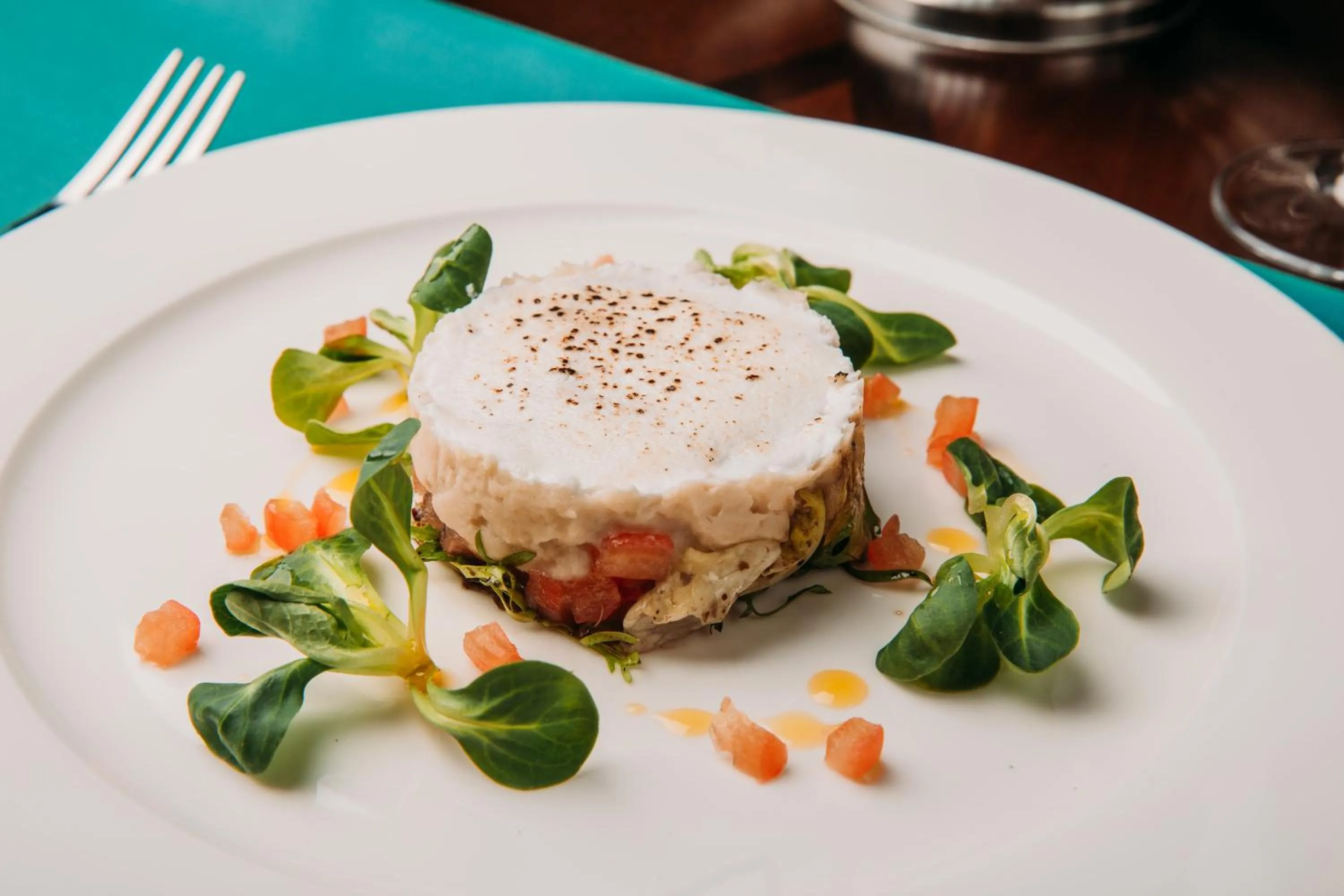 Restaurant/places to eat in Alanda Hotel