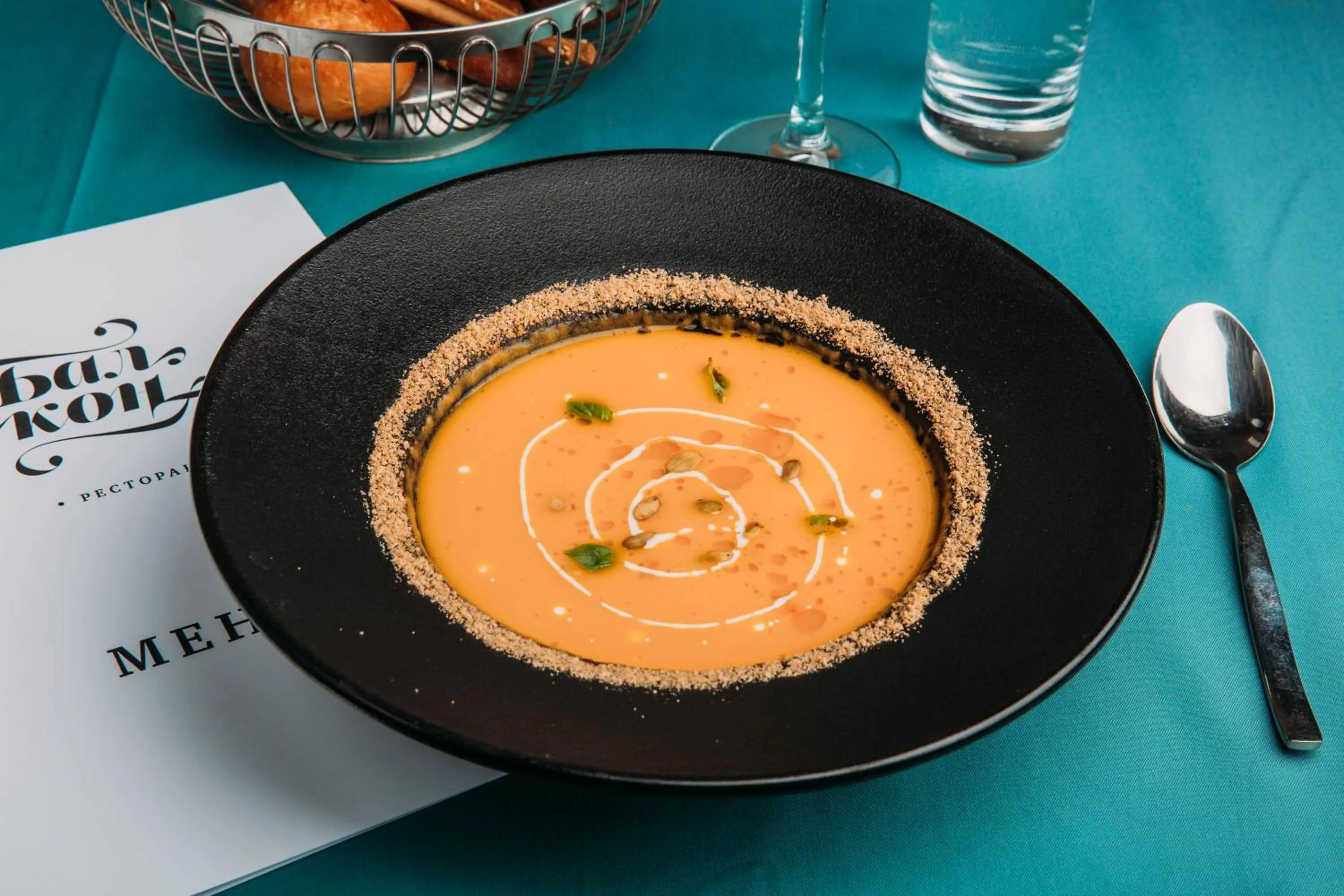 Restaurant/places to eat in Alanda Hotel