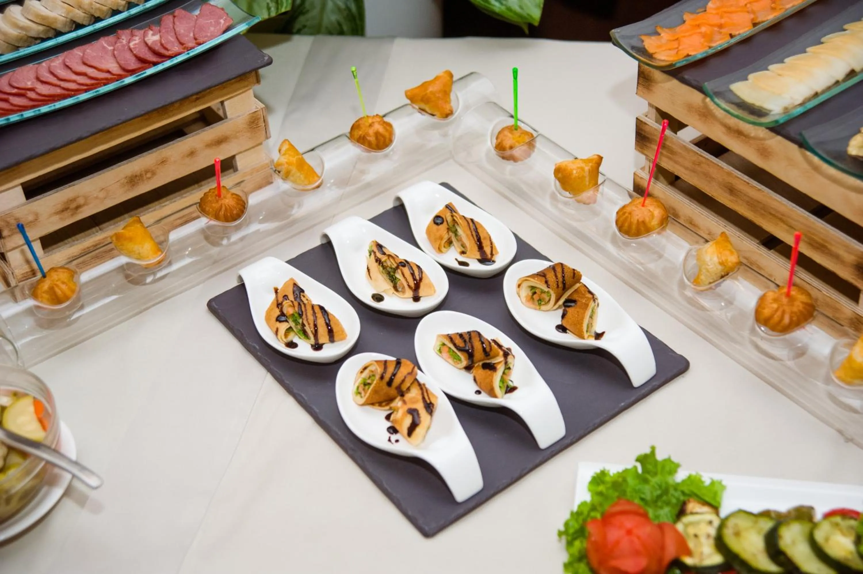 Restaurant/places to eat in Alanda Hotel