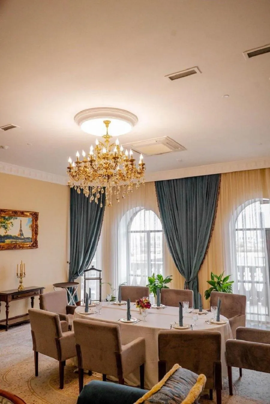 Restaurant/places to eat in Alanda Hotel