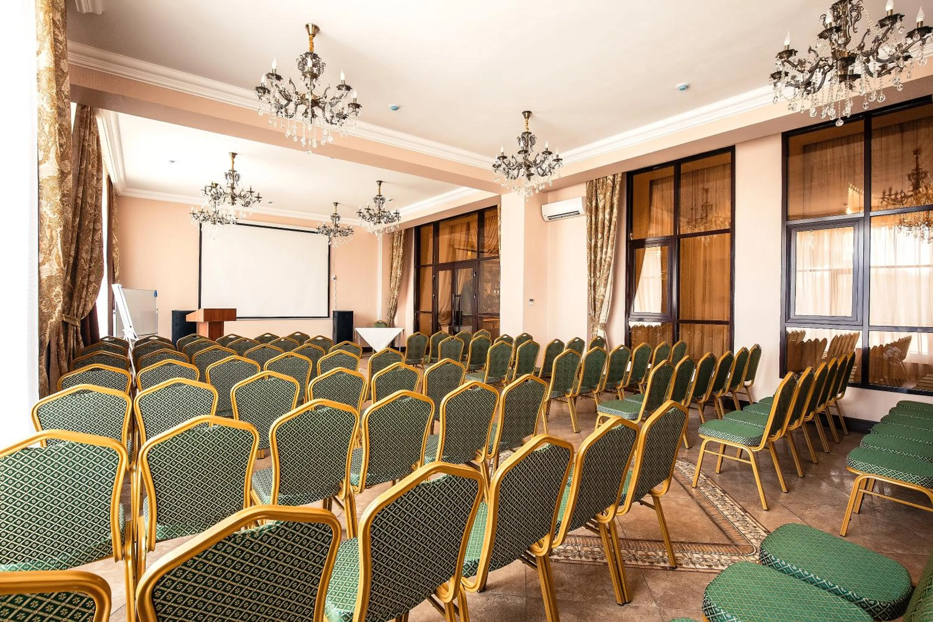 Business facilities in Alanda Hotel