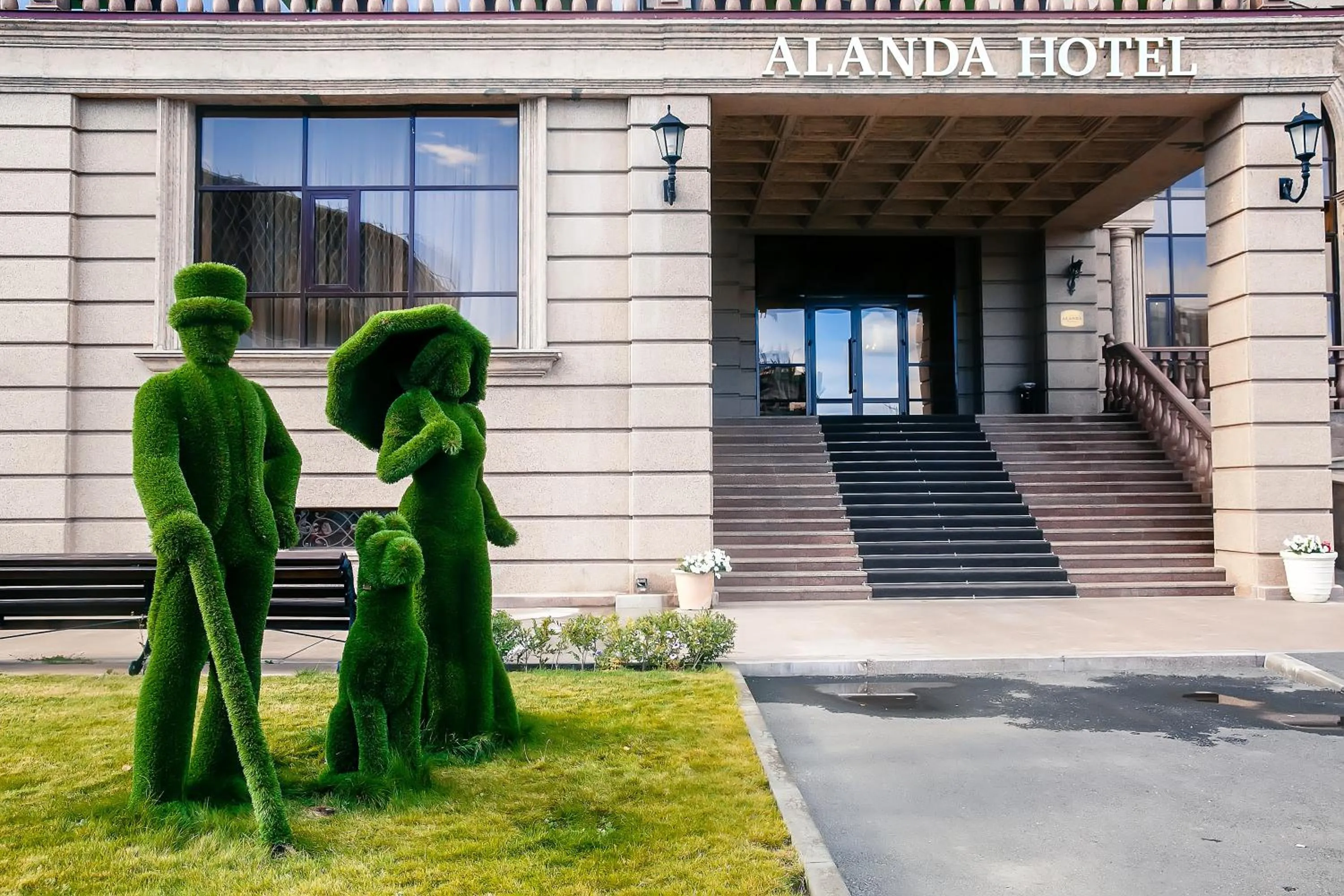 Facade/entrance in Alanda Hotel