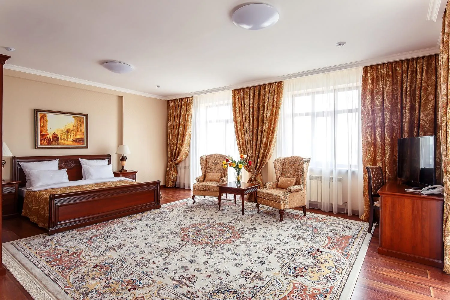 TV and multimedia, Bed in Alanda Hotel