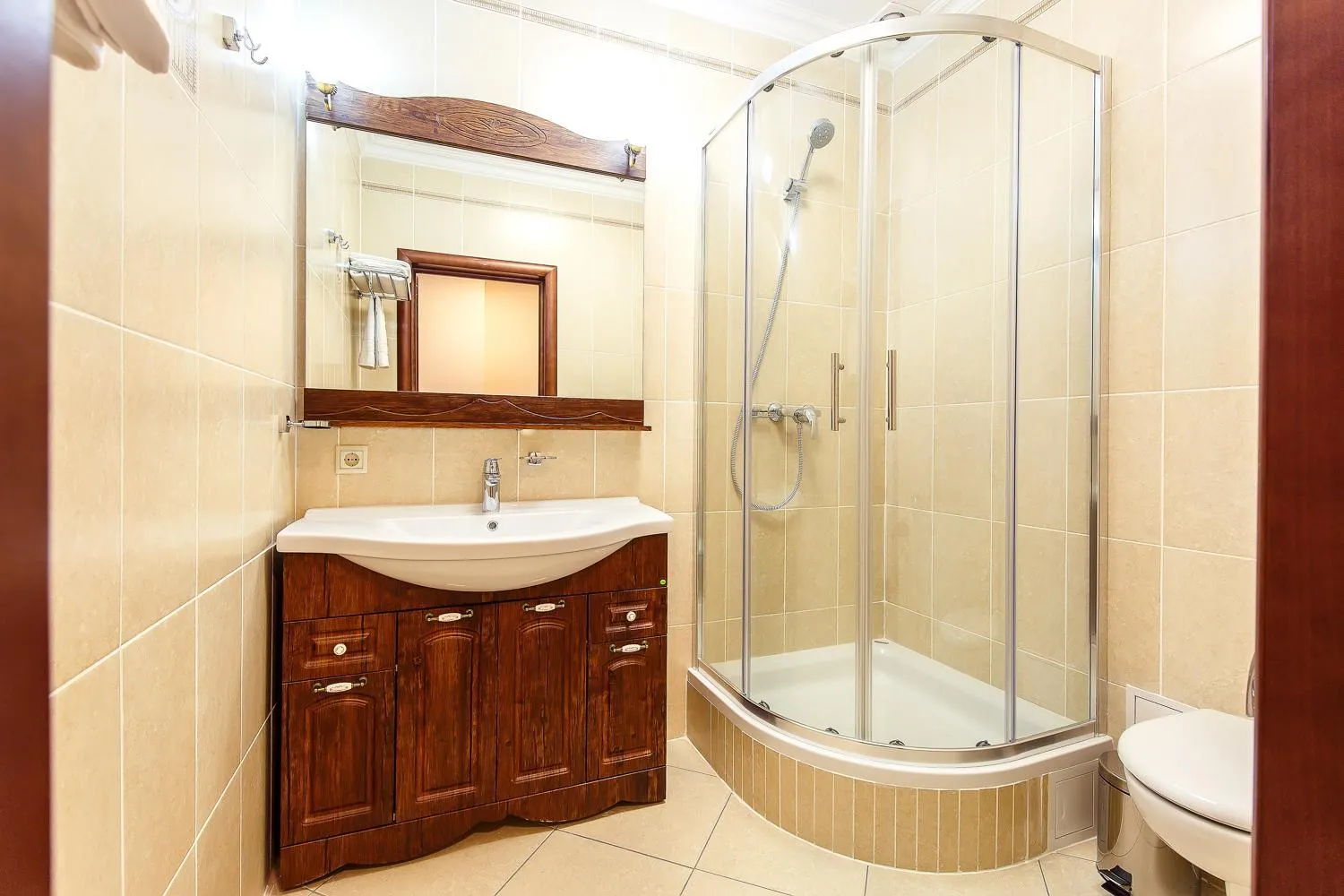 Shower in Alanda Hotel