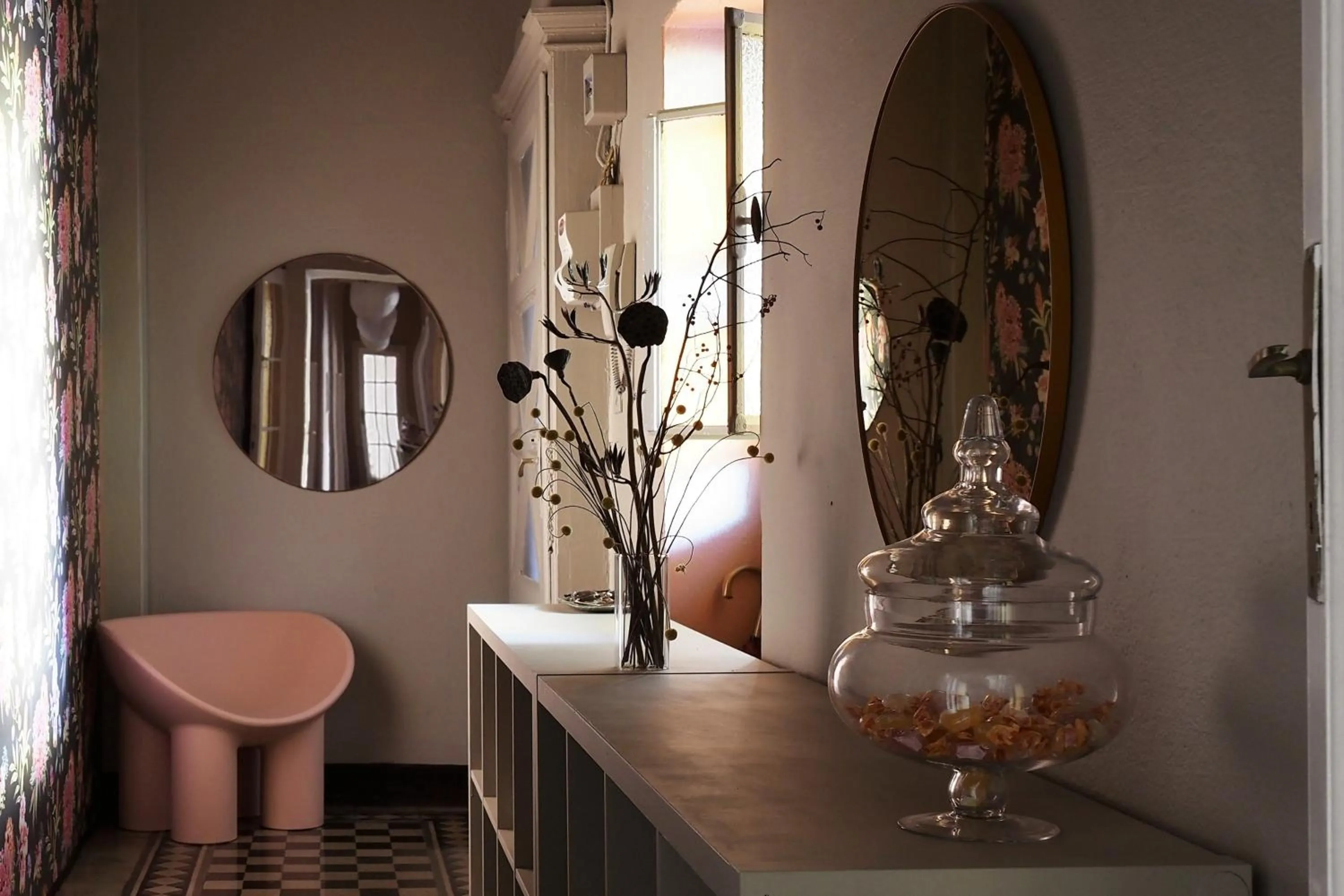 Decorative detail in House of Frames