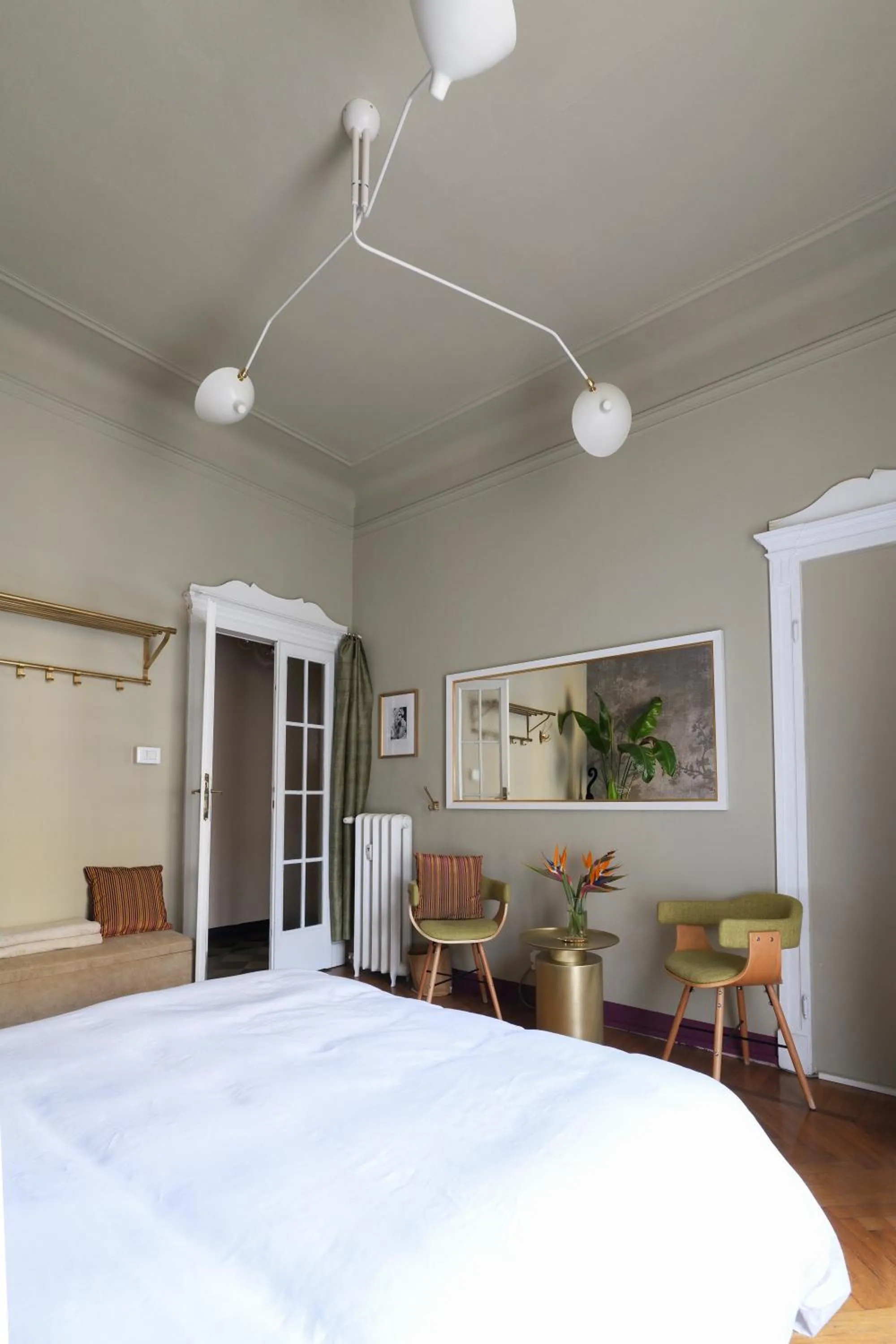 Photo of the whole room, Bed in House of Frames