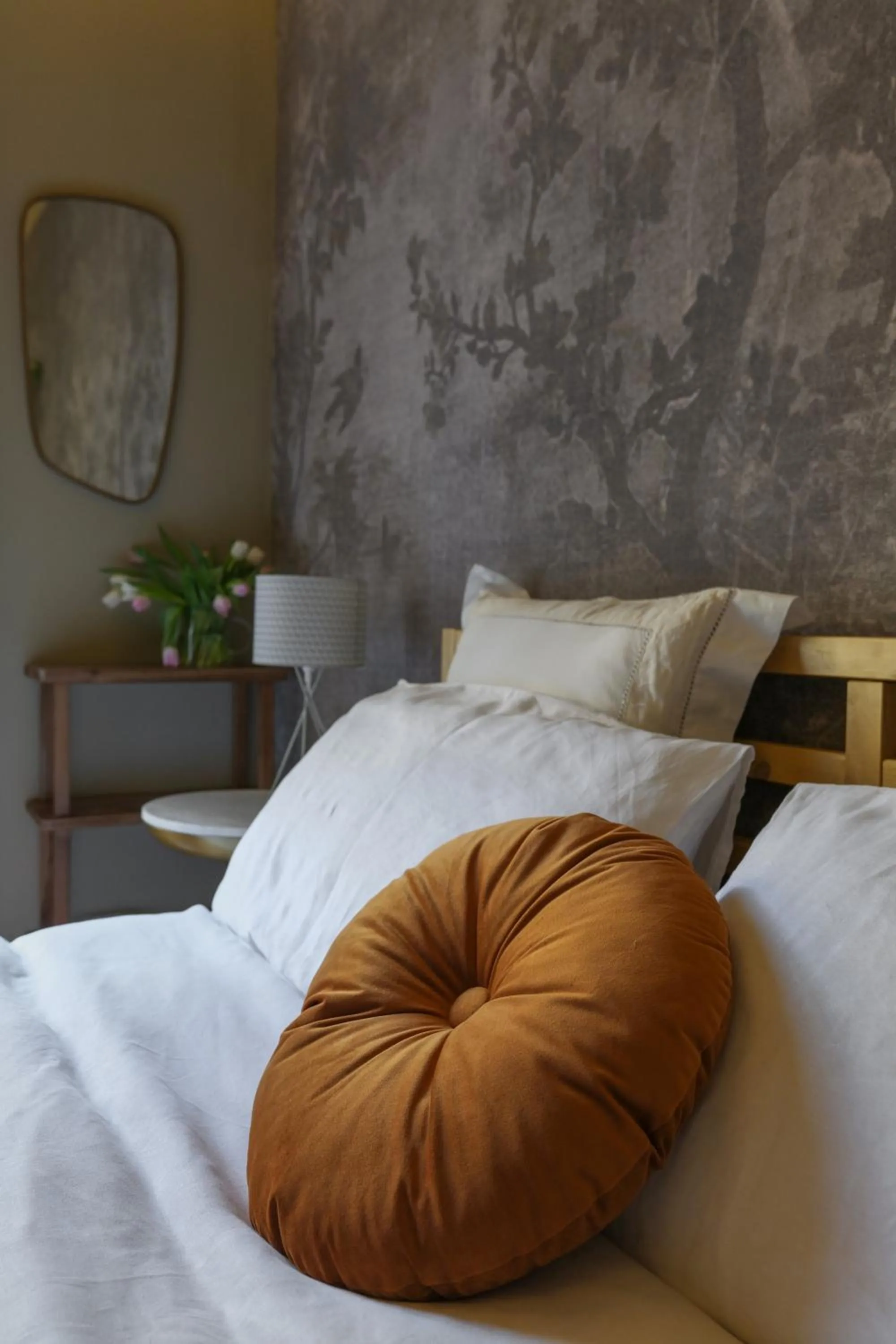 Photo of the whole room, Bed in House of Frames