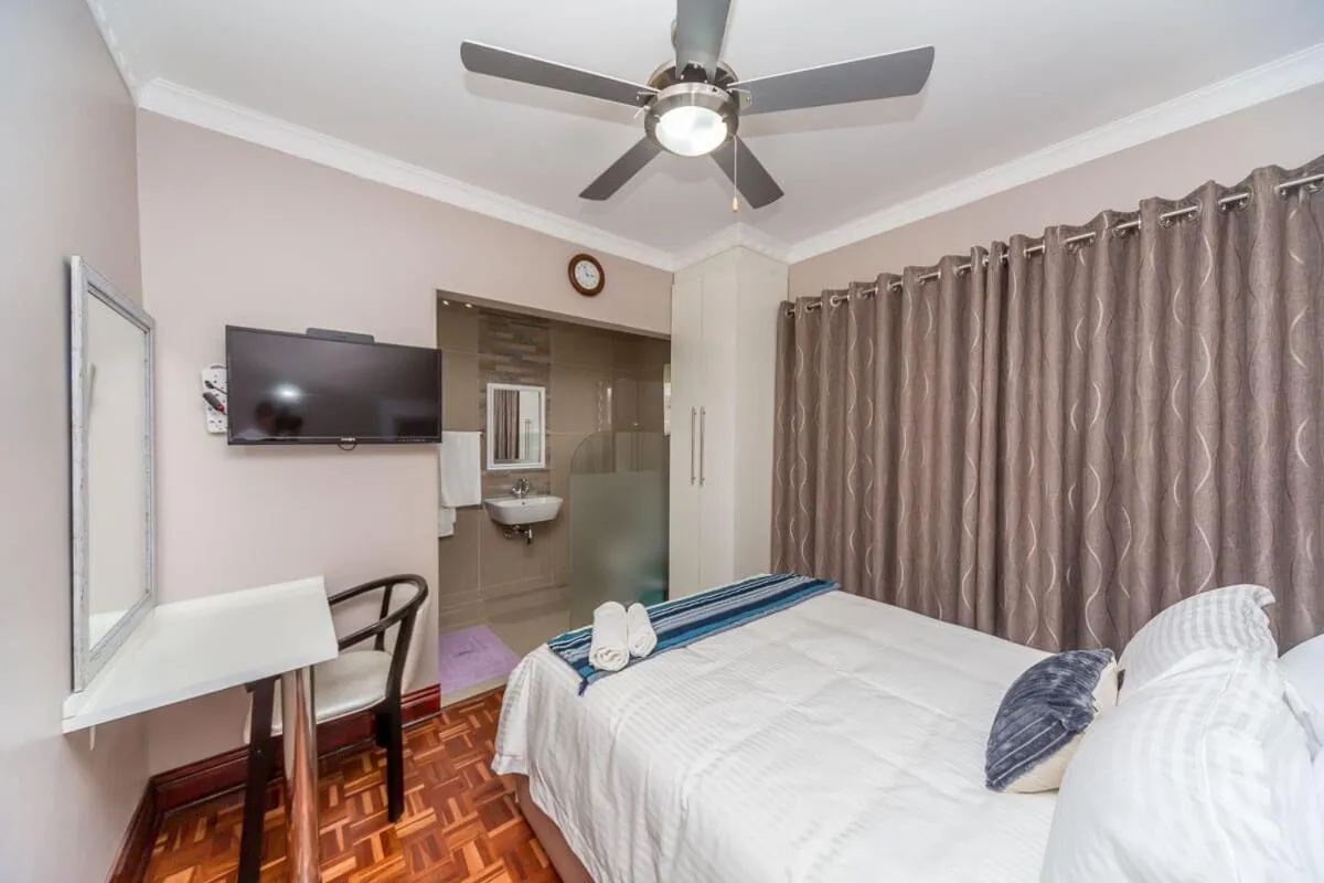 Bedroom, Bed in The Musafer Travel Lodge