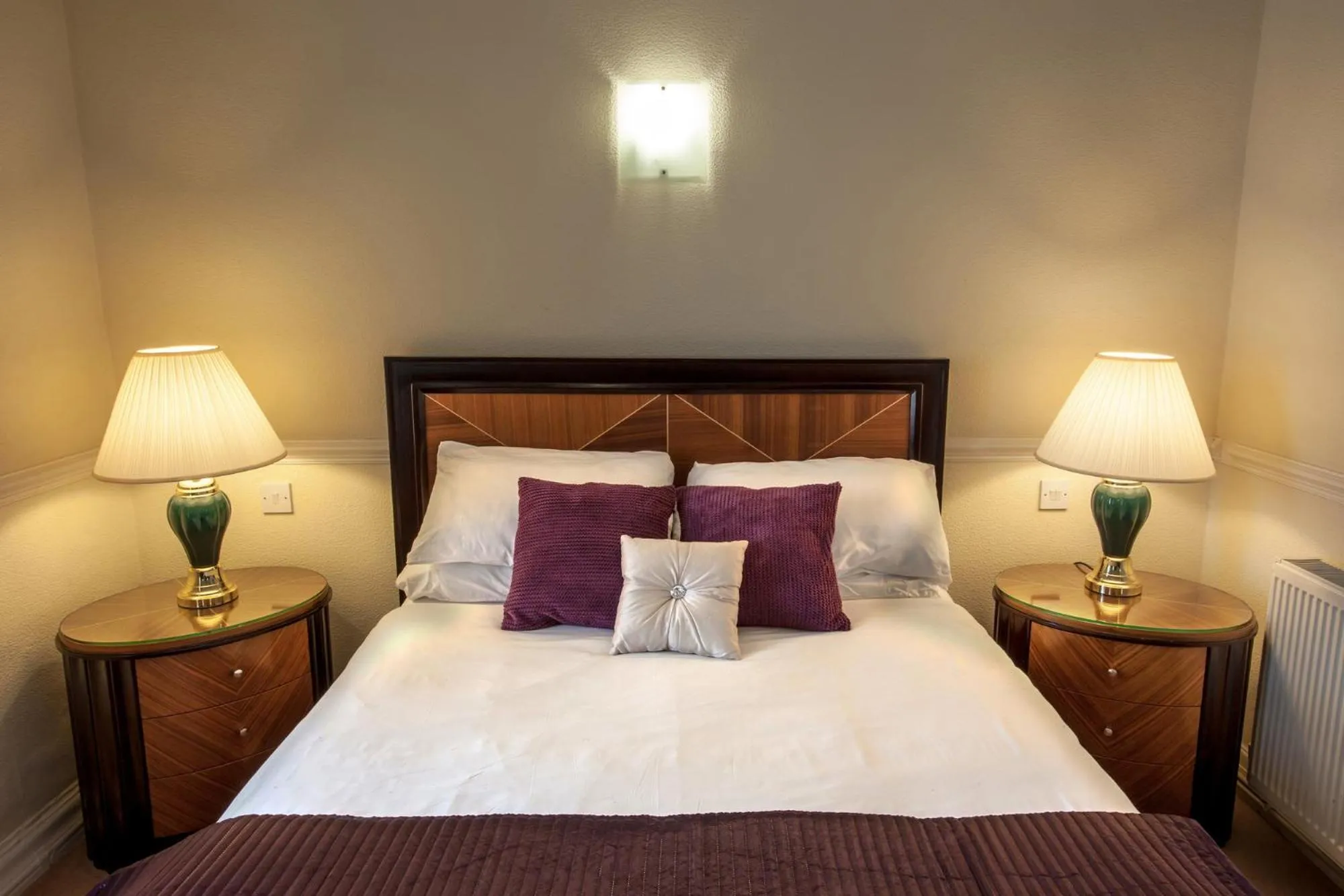 Bed in The Metropole Hotel