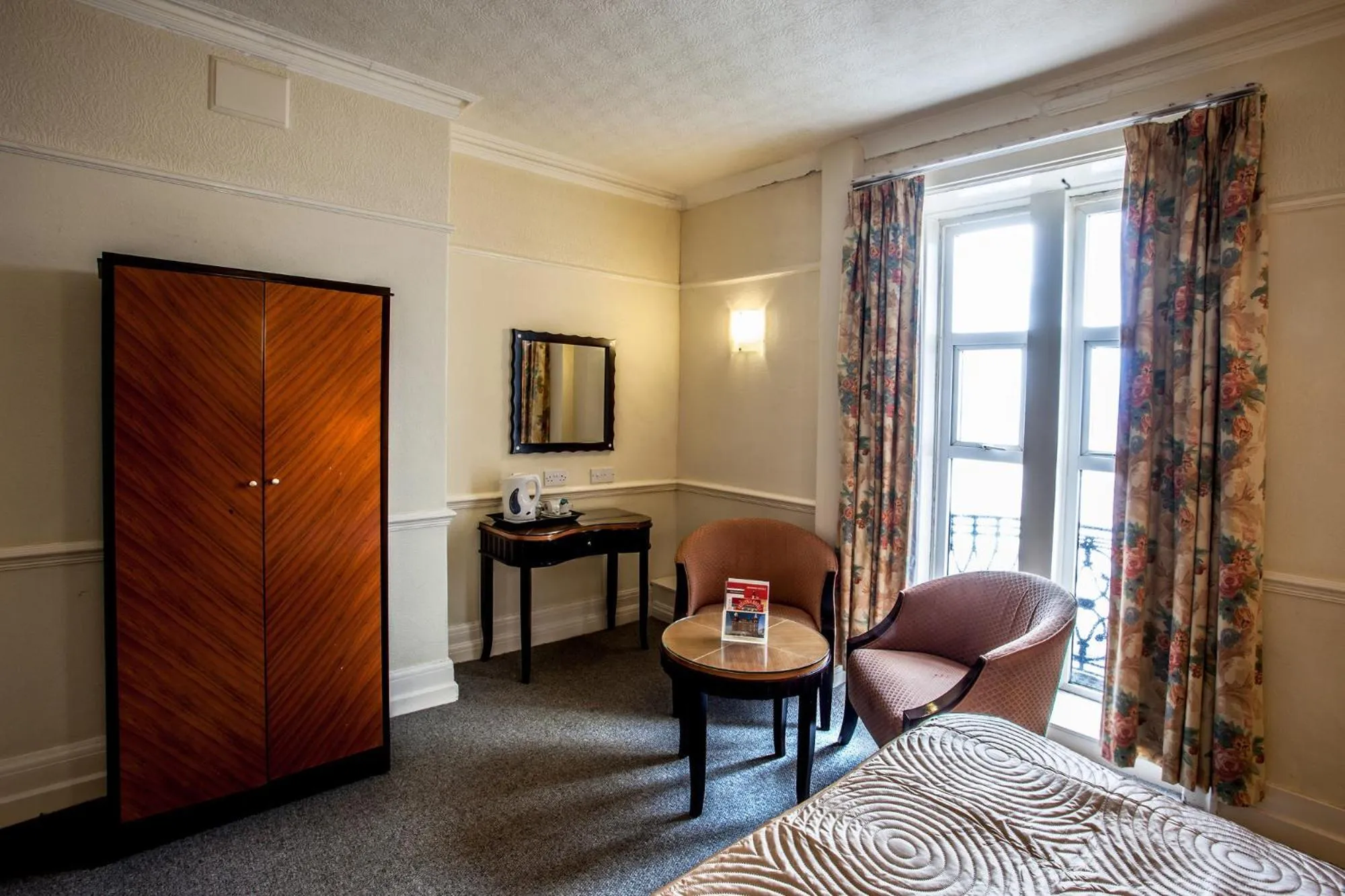 Photo of the whole room in The Metropole Hotel