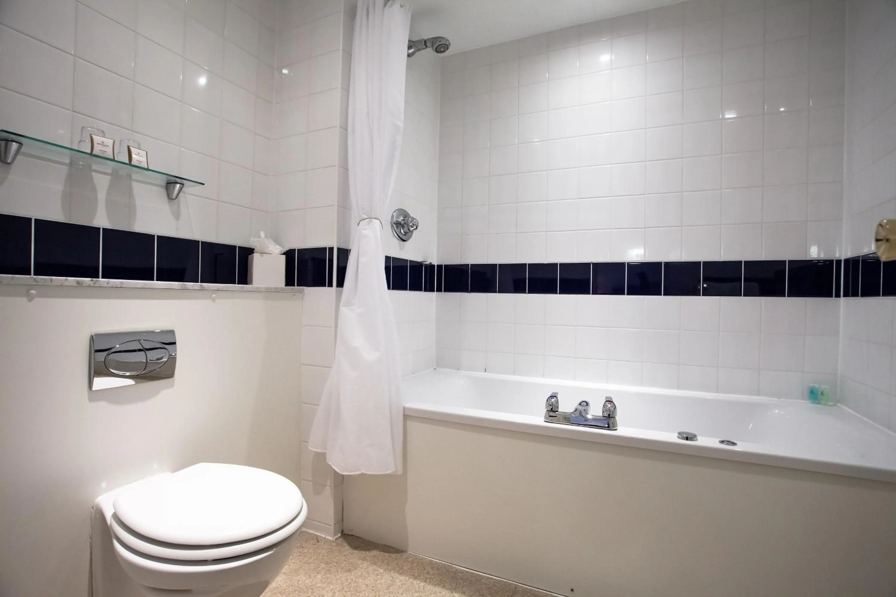 Bathroom in The Metropole Hotel