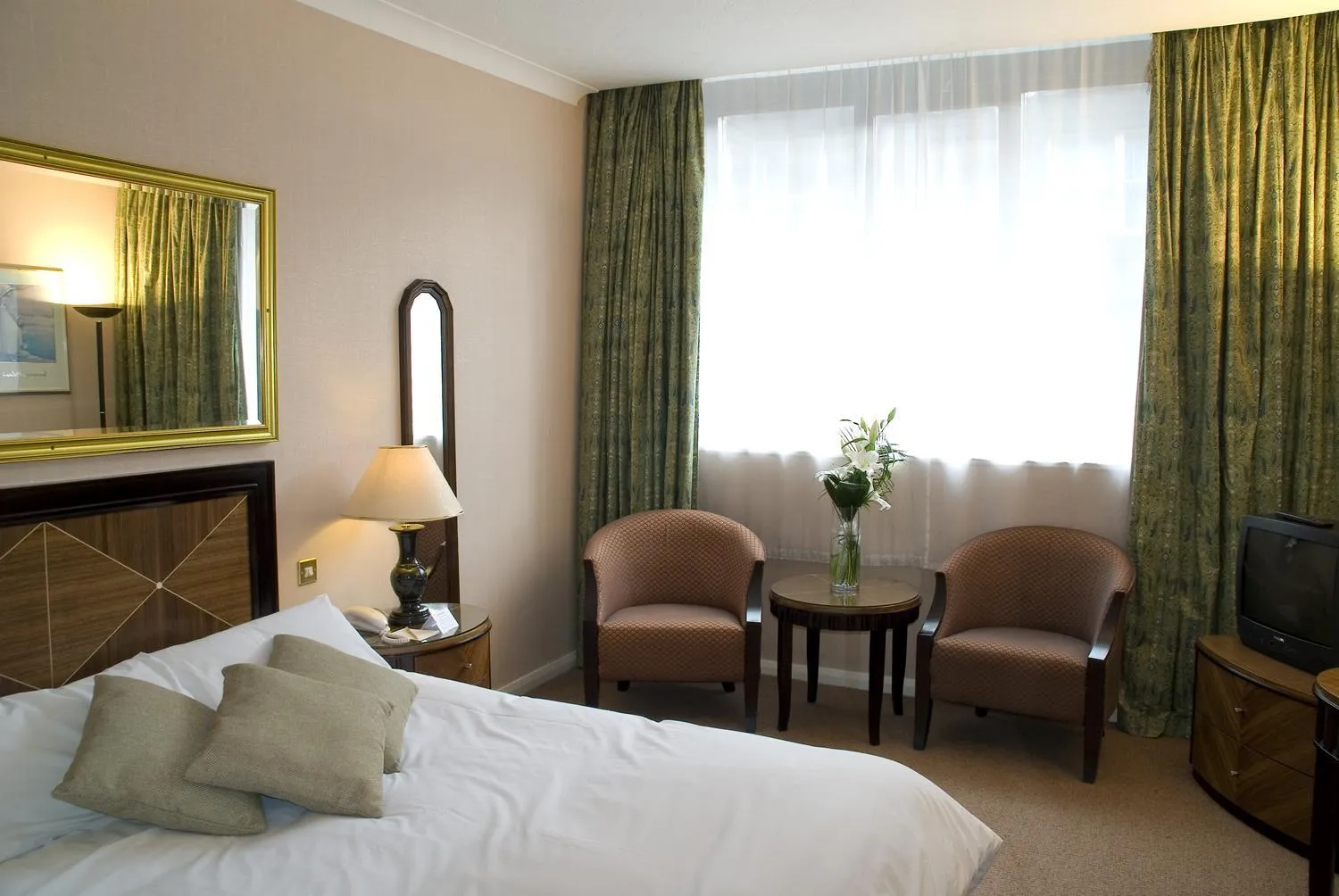 Photo of the whole room in The Metropole Hotel