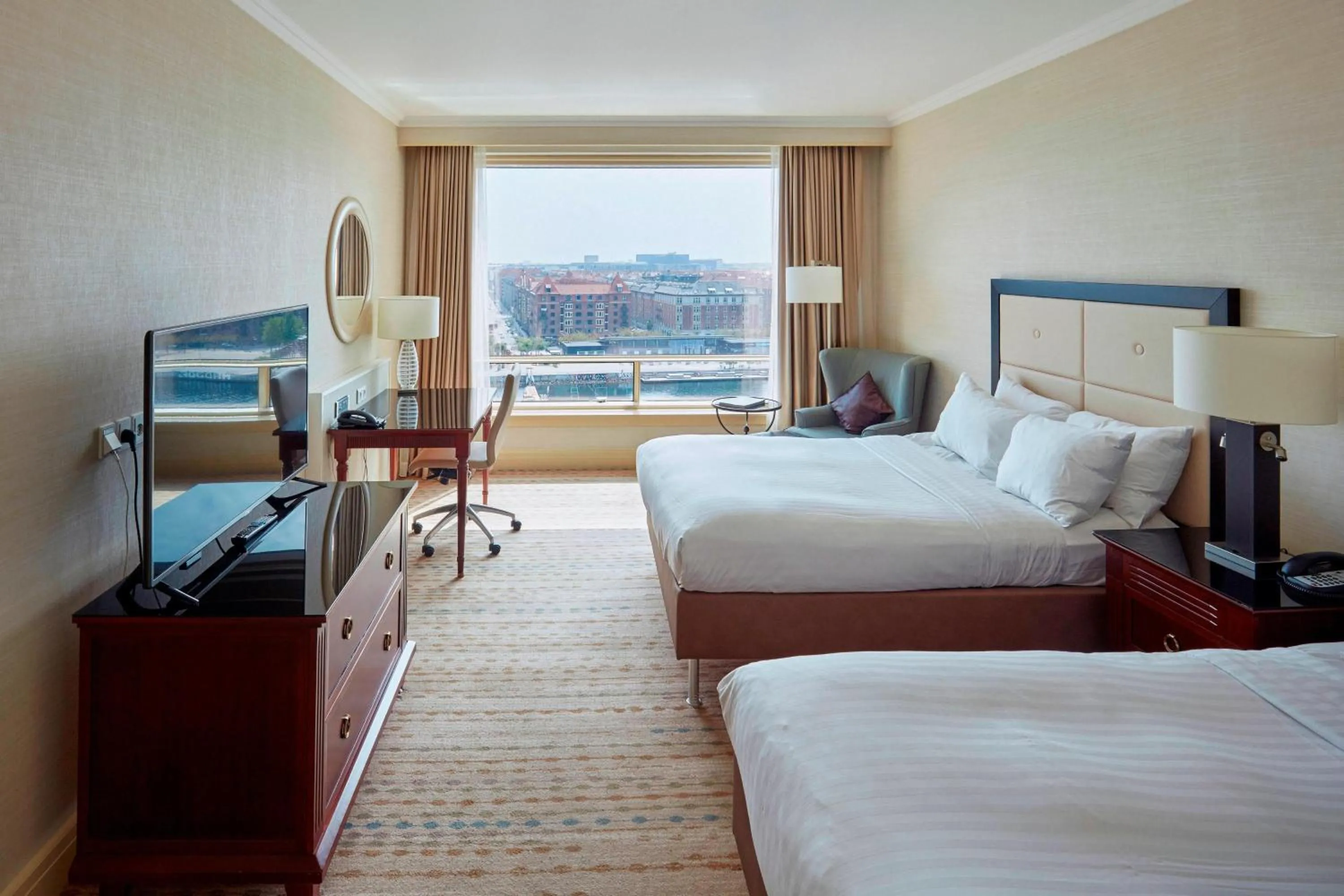 Photo of the whole room, Bed in Copenhagen Marriott Hotel