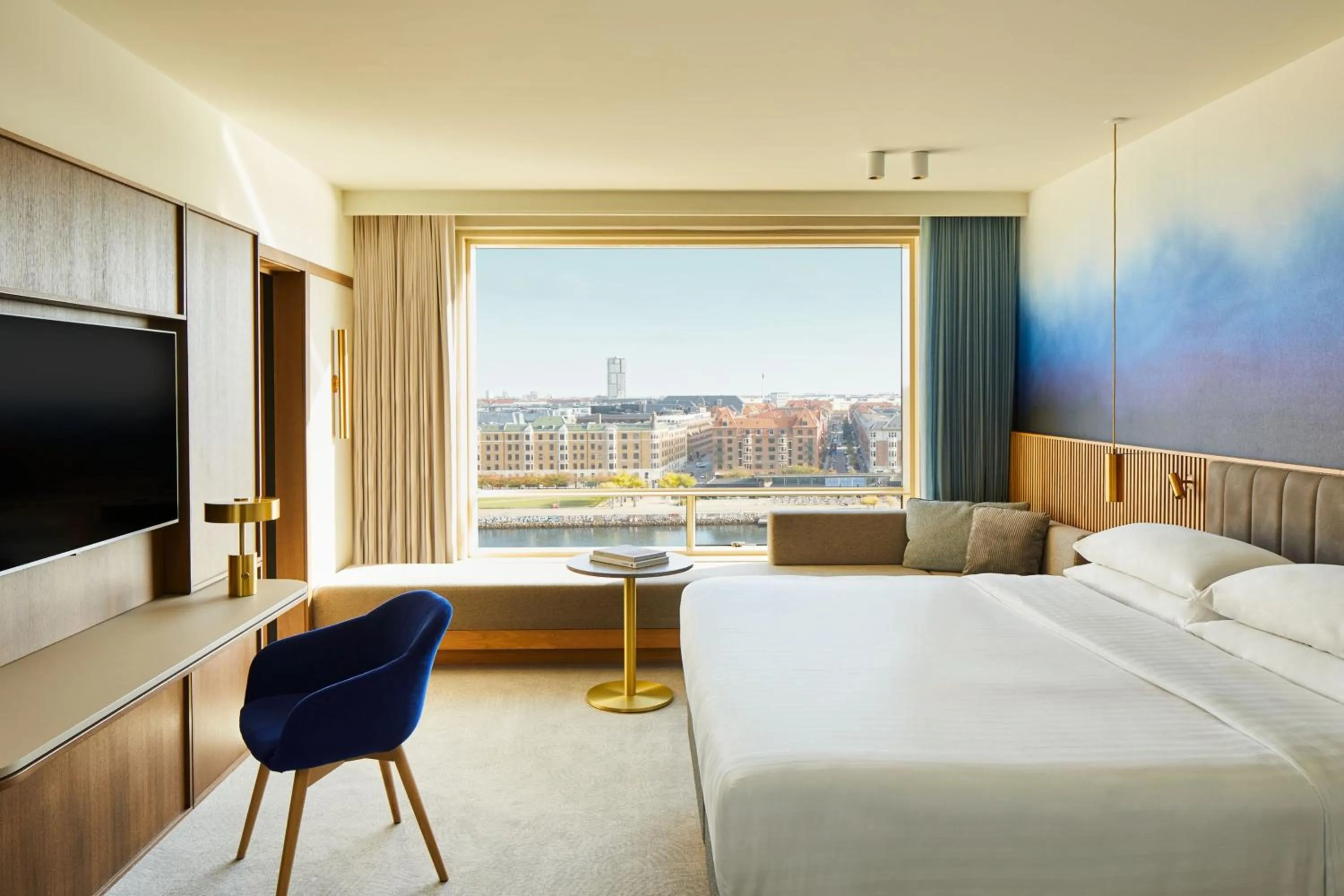 Photo of the whole room, Bed in Copenhagen Marriott Hotel