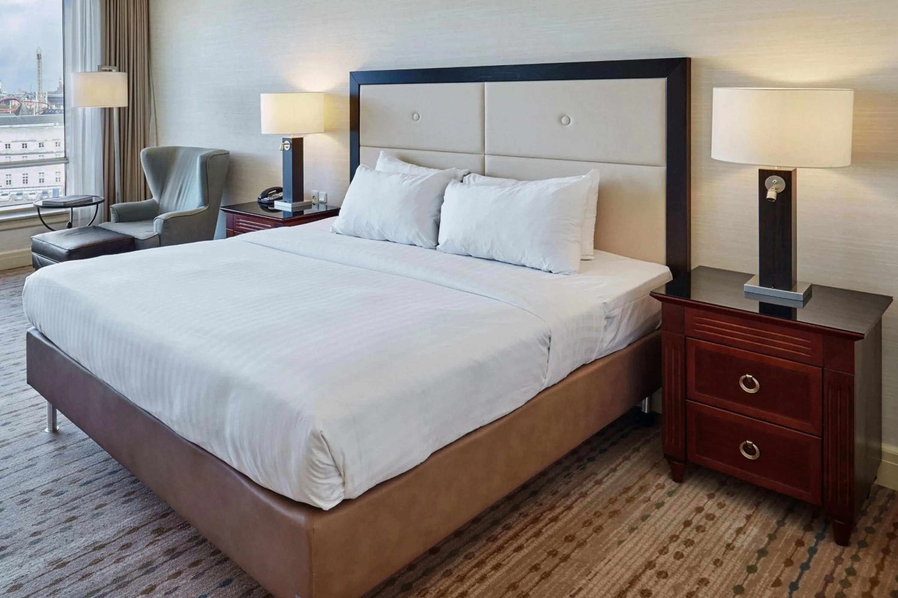 Photo of the whole room, Bed in Copenhagen Marriott Hotel