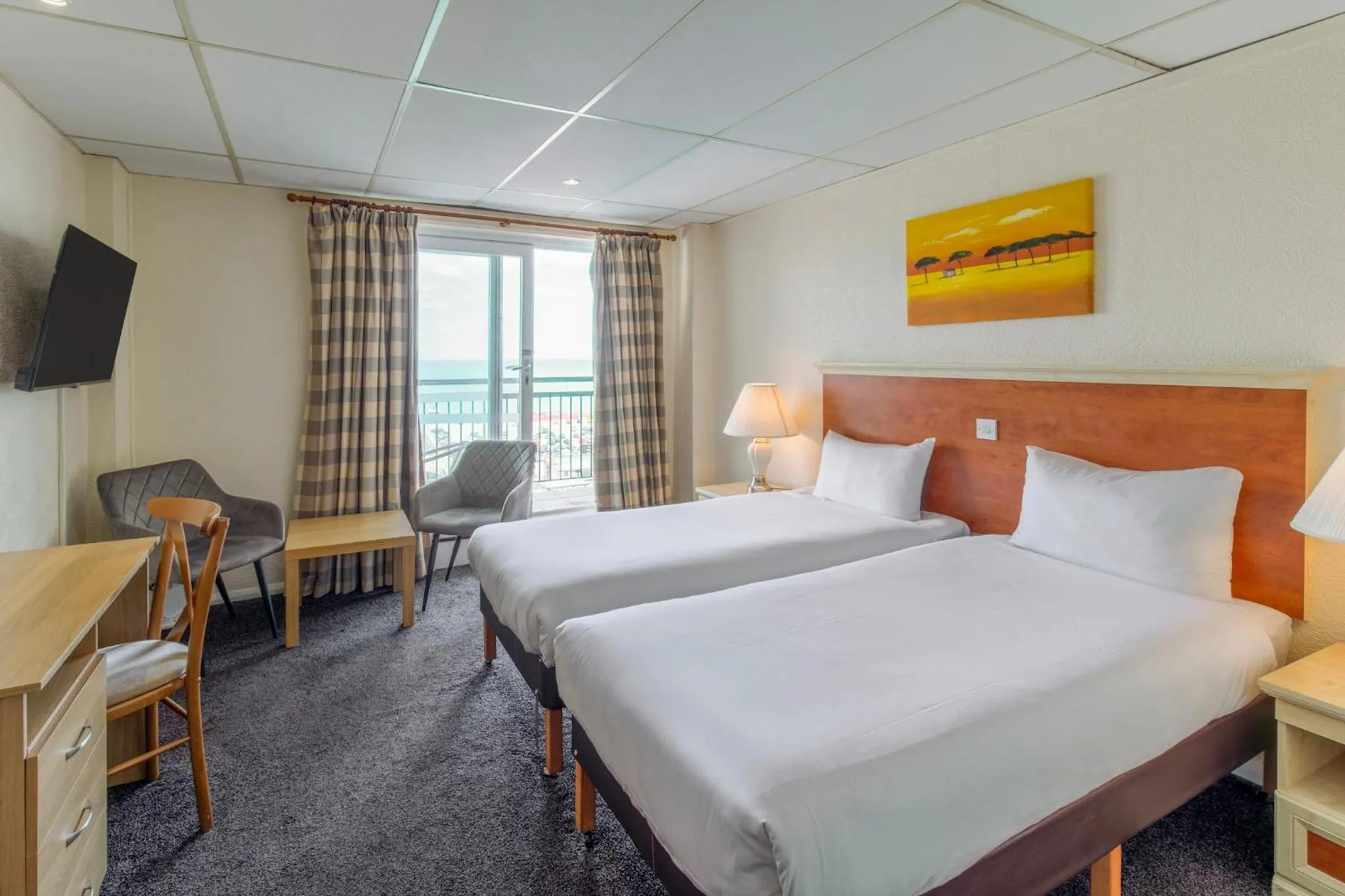 Bedroom, Bed in The Grand Burstin Hotel