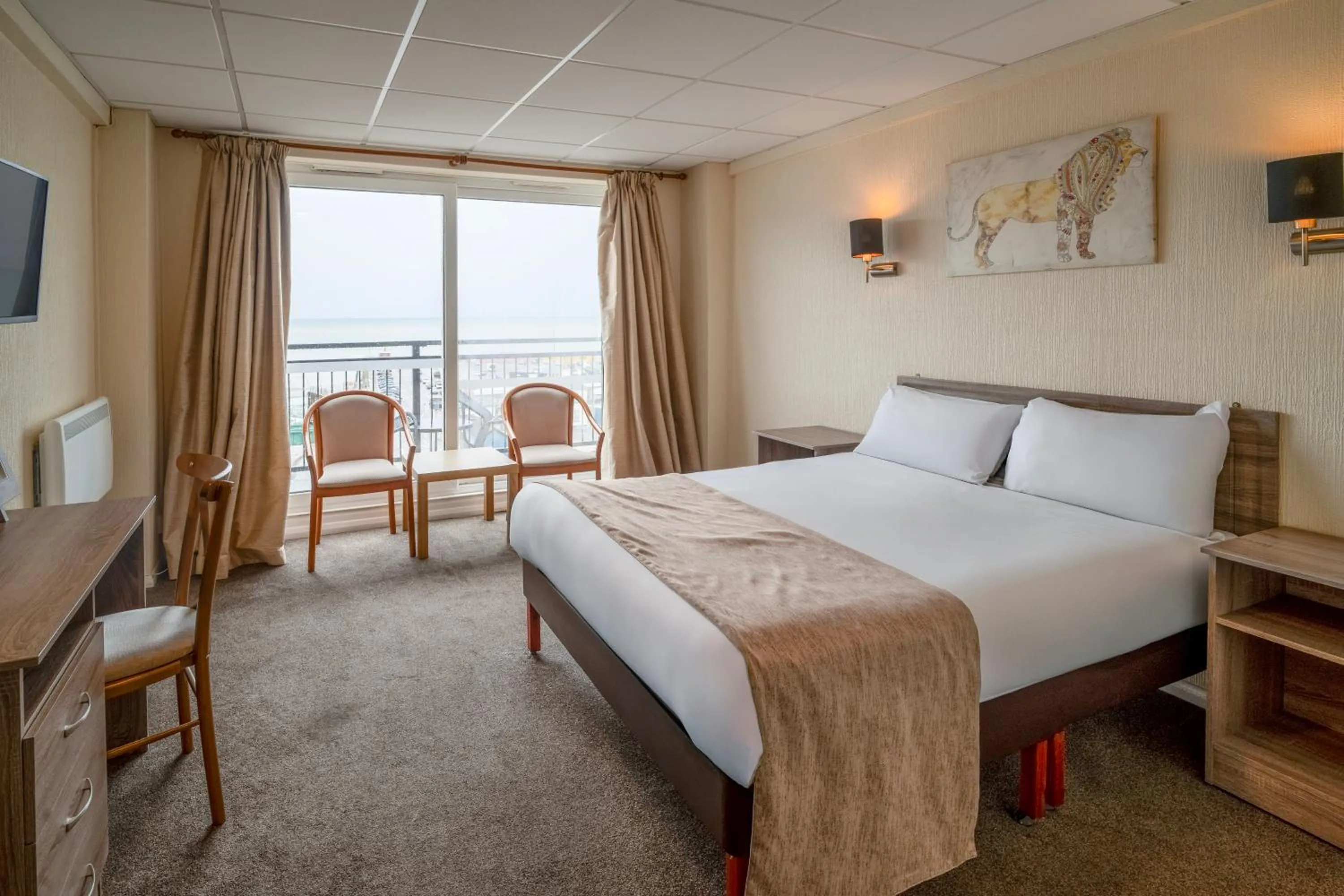 Bedroom, Bed in The Grand Burstin Hotel