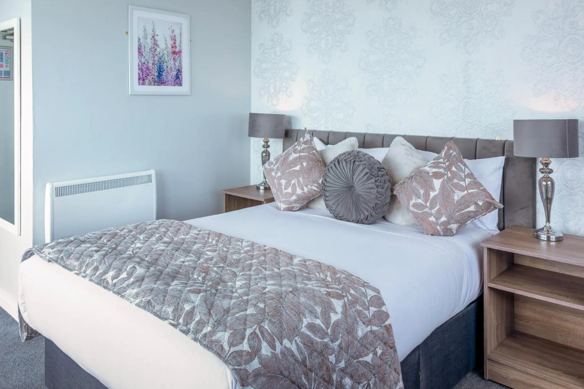 Bedroom, Bed in The Grand Burstin Hotel