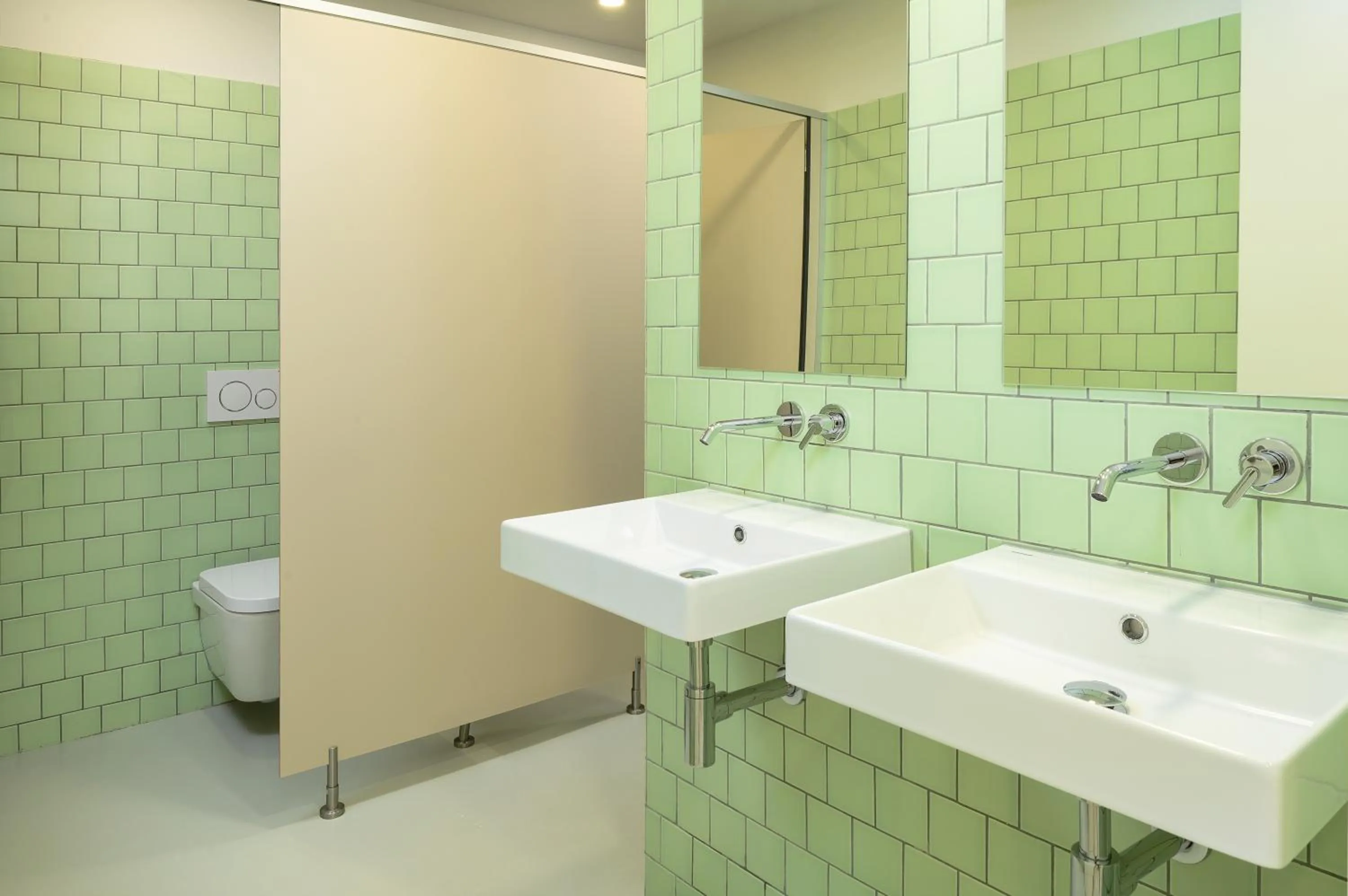 Toilet in Help Yourself Hostels - Carcavelos Coast