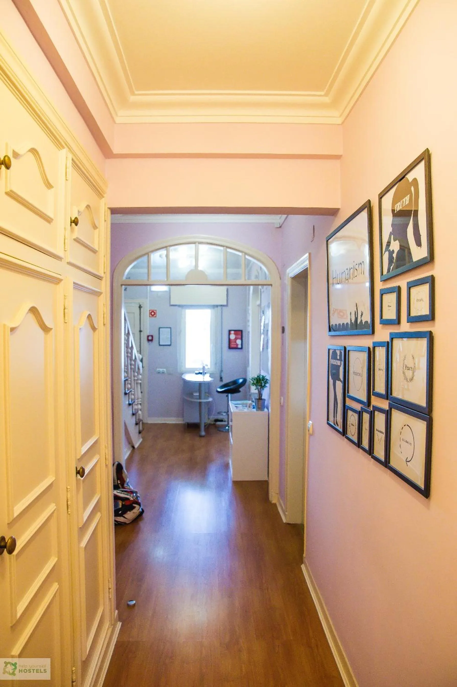 Lobby or reception in Help Yourself Hostels - Carcavelos Coast