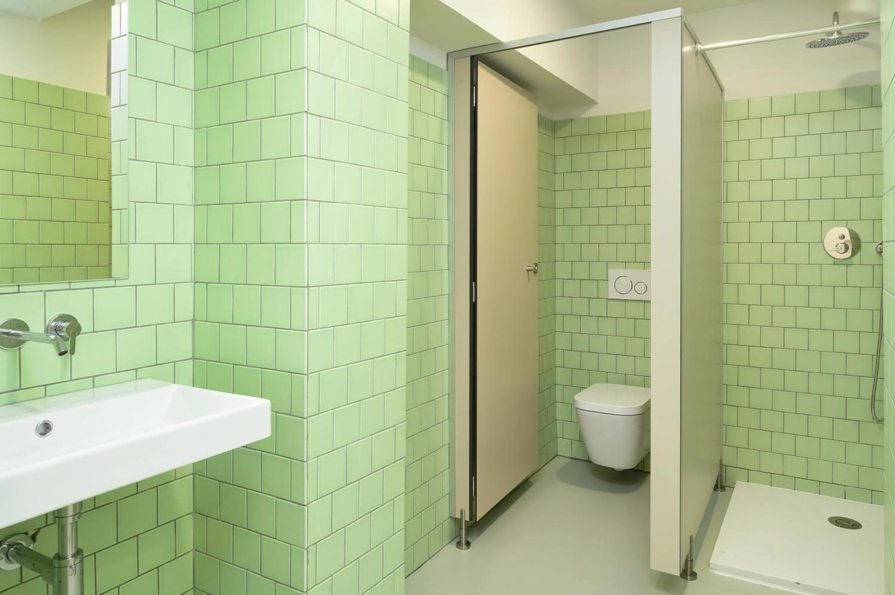 Toilet in Help Yourself Hostels - Carcavelos Coast