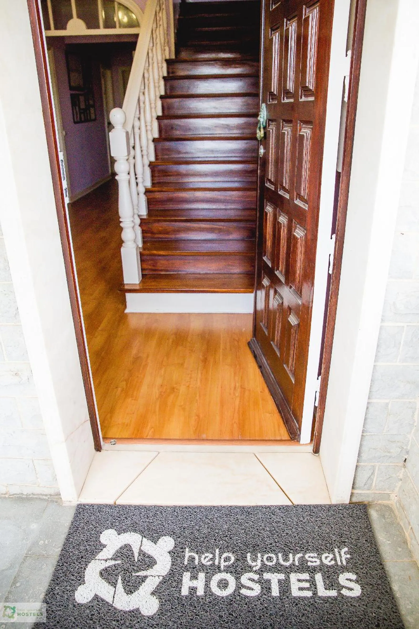 Facade/entrance in Help Yourself Hostels - Carcavelos Coast