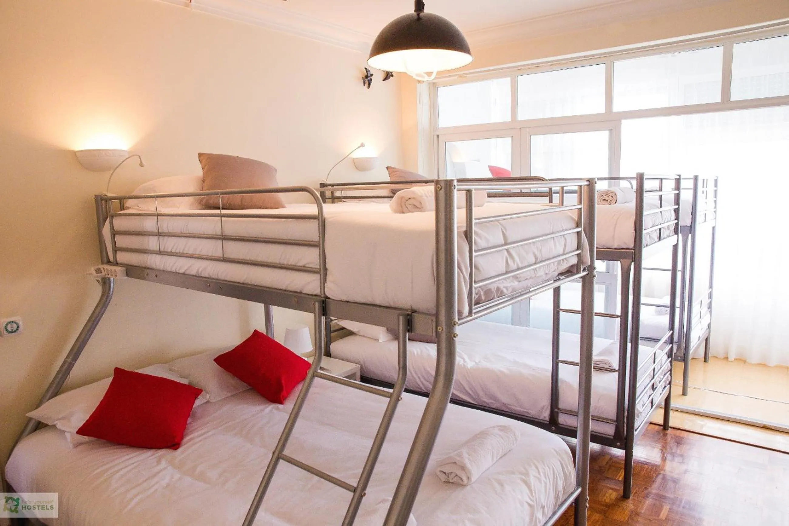 Bed in Help Yourself Hostels - Carcavelos Coast