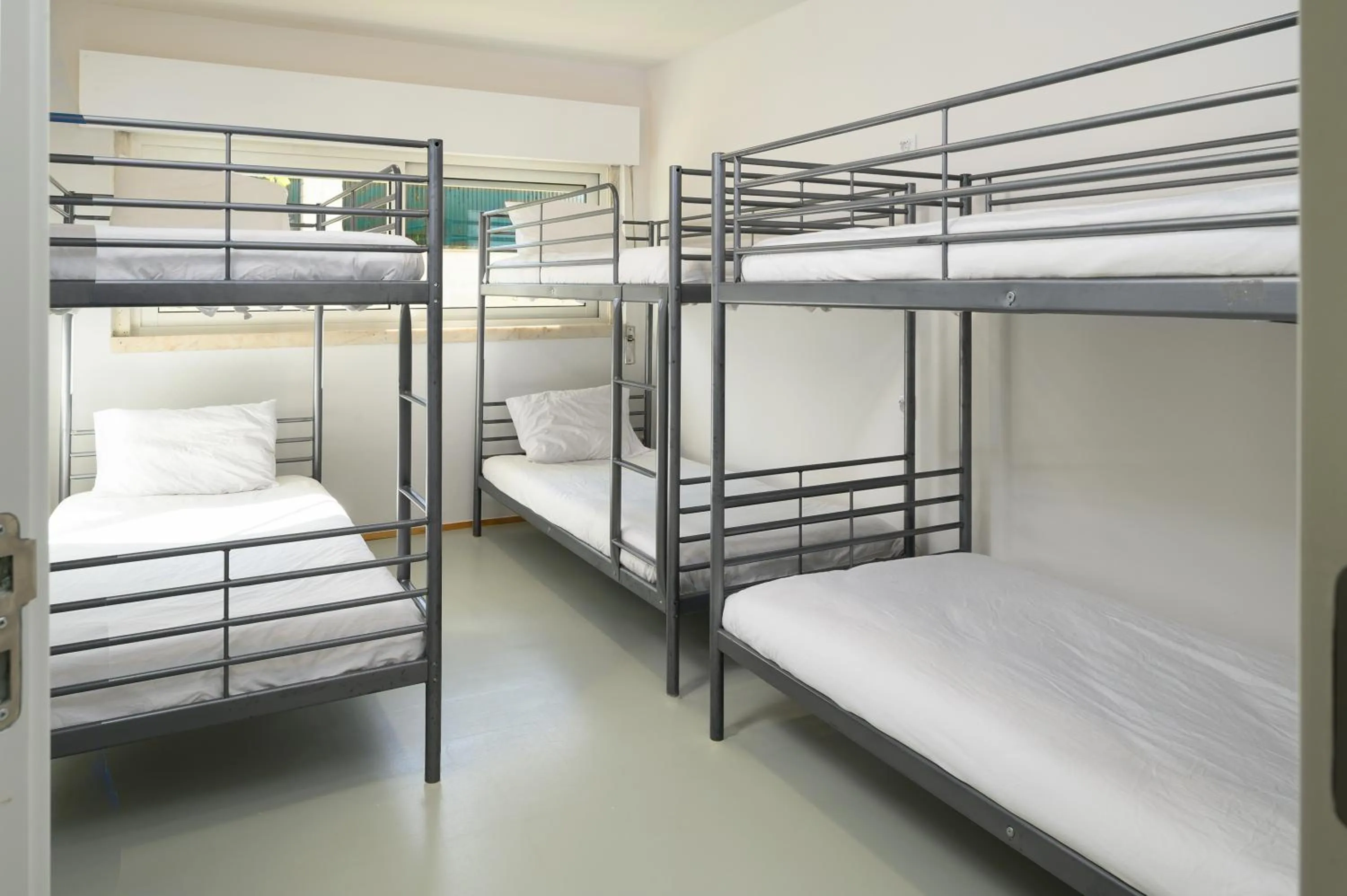 Bed in Help Yourself Hostels - Carcavelos Coast