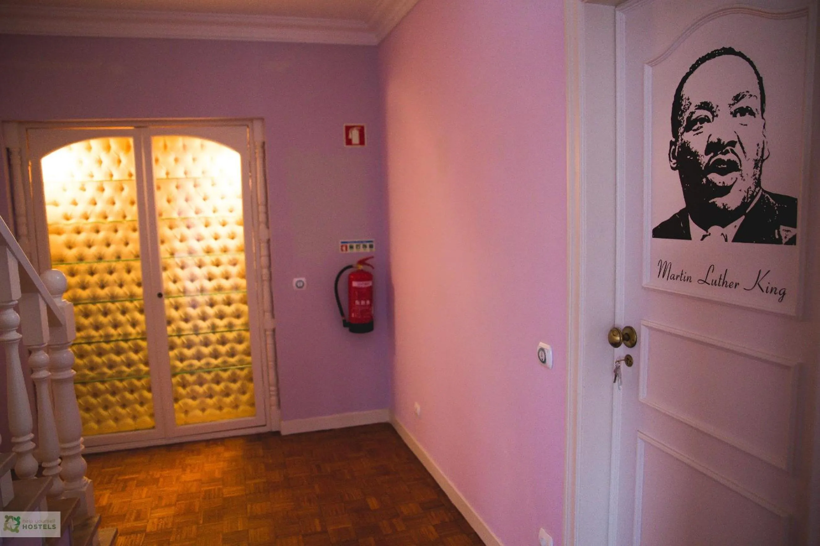 Decorative detail in Help Yourself Hostels - Carcavelos Coast