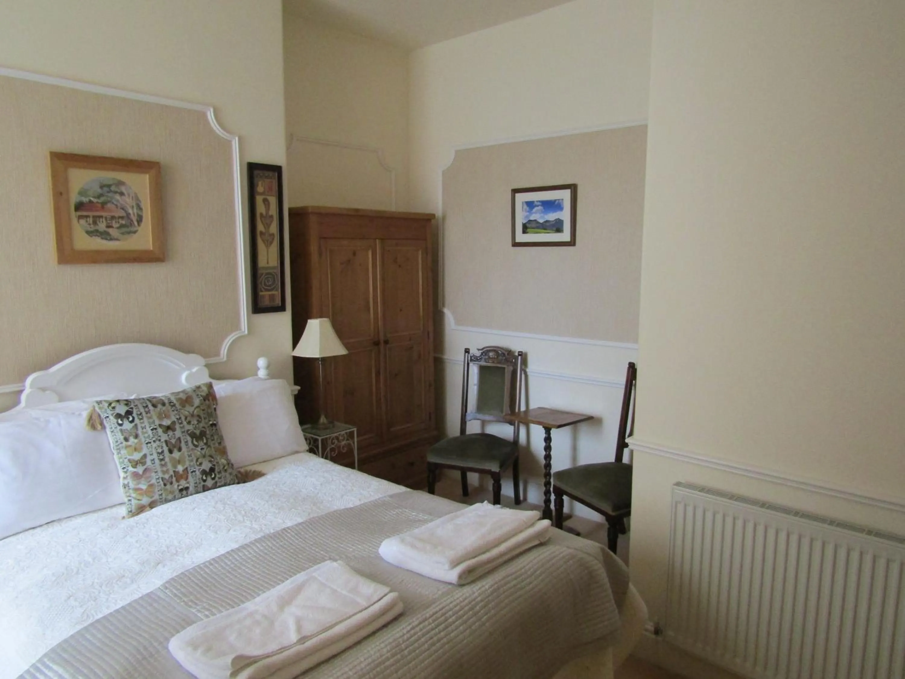Photo of the whole room, Bed in Harringtons at 14