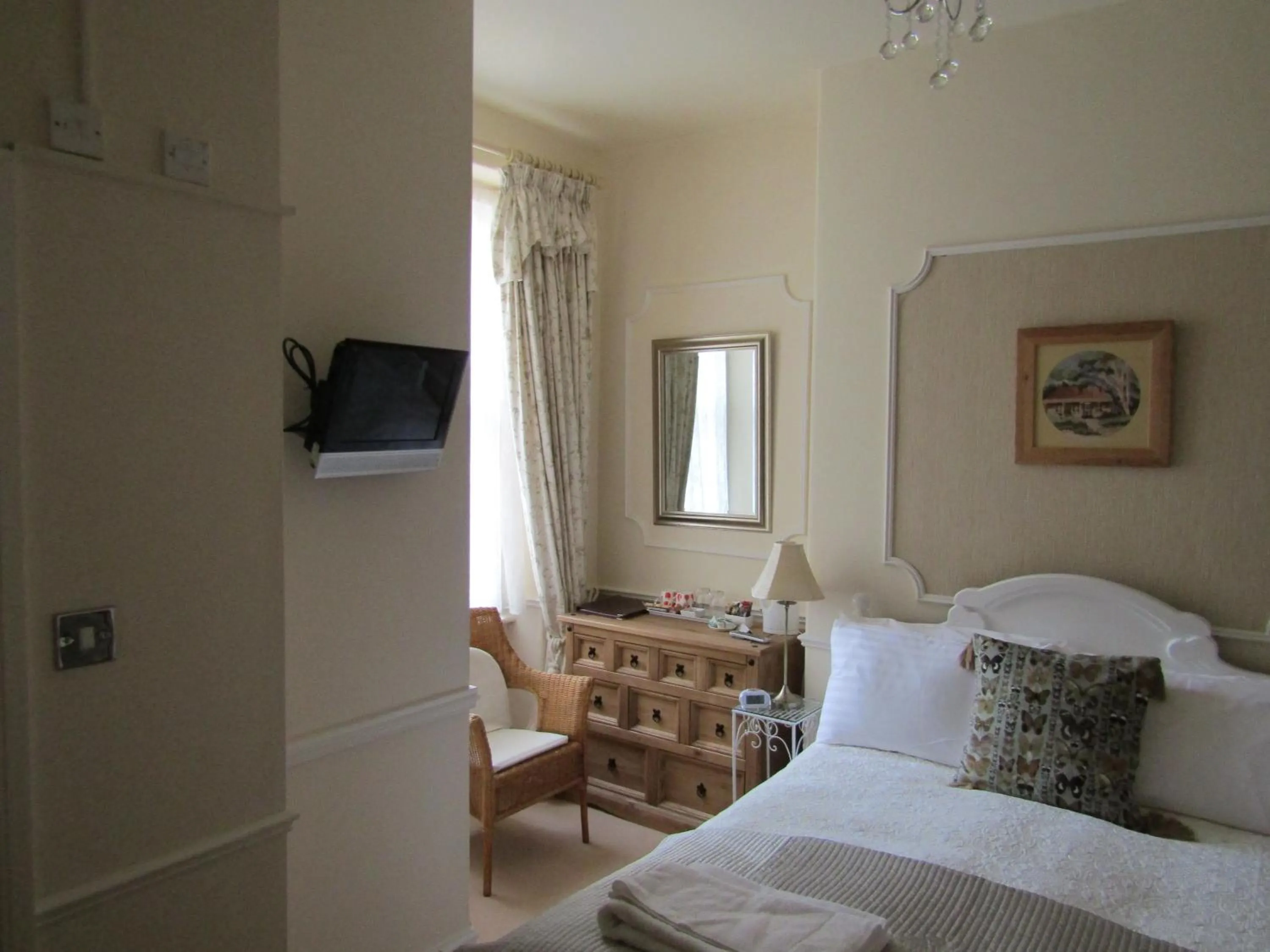 Photo of the whole room, Bed in Harringtons at 14