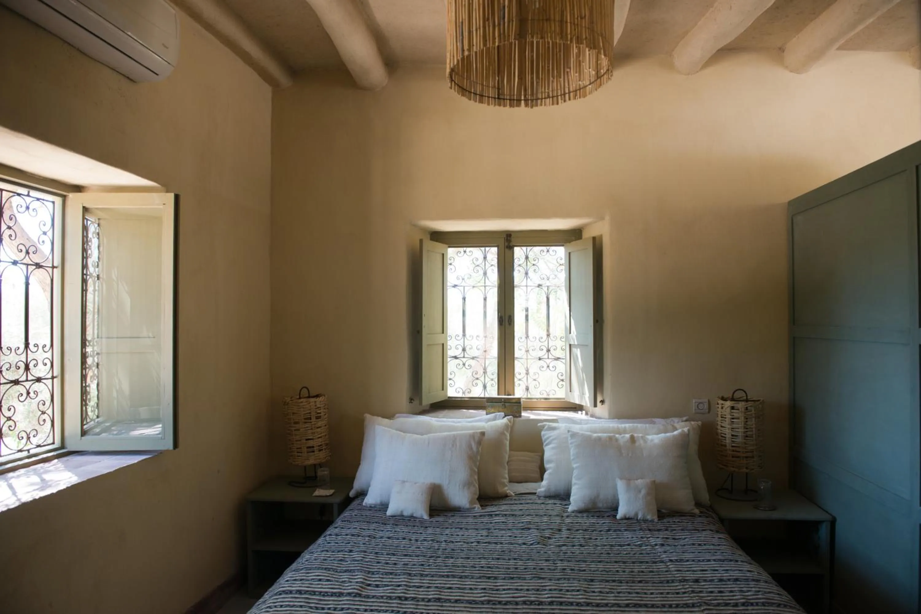 Photo of the whole room, Bed in Dar al Hossoun