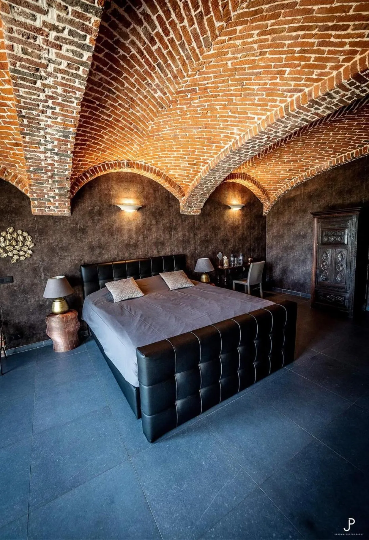 Bed in La Belle Étable