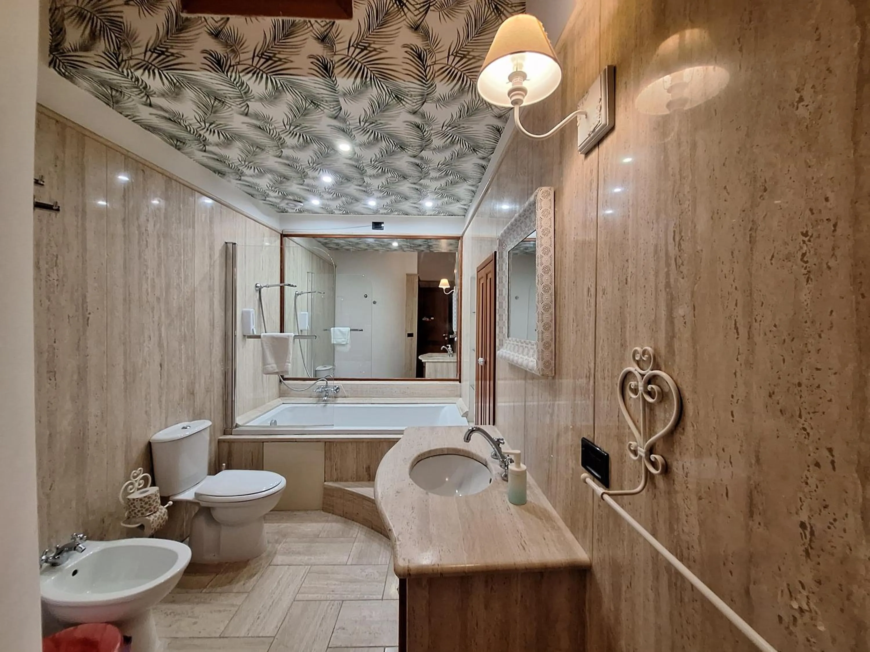 Bathroom in La Casa di Ilde al Duomo - Ortigia Holidays