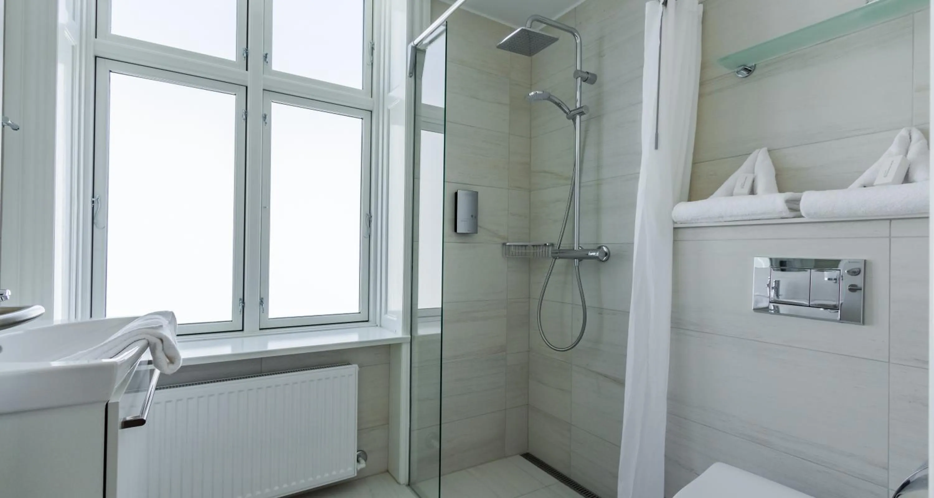 Shower in Best Western Hotel Hebron