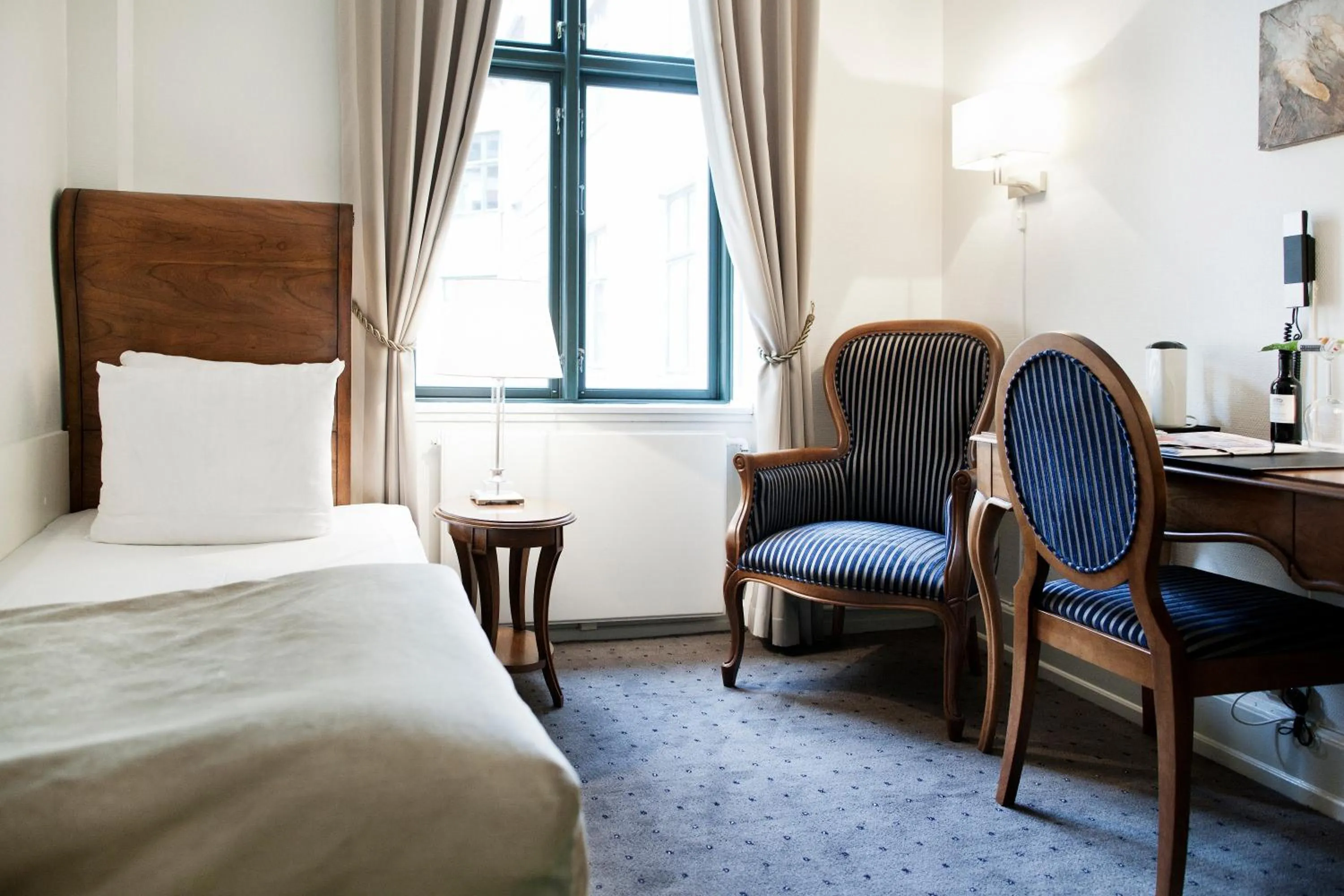 Photo of the whole room, Bed in Best Western Hotel Hebron