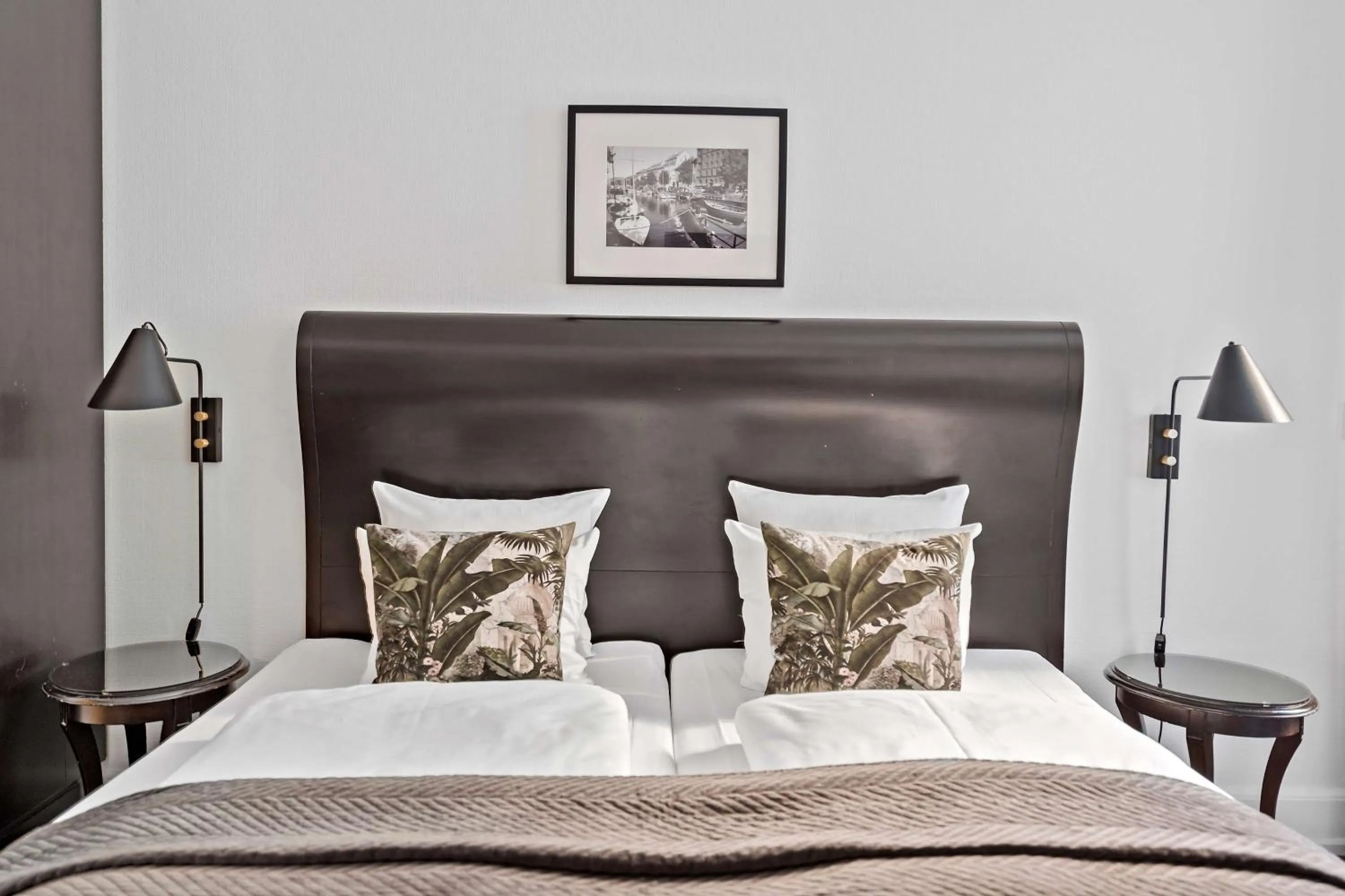 Bed in Best Western Hotel Hebron