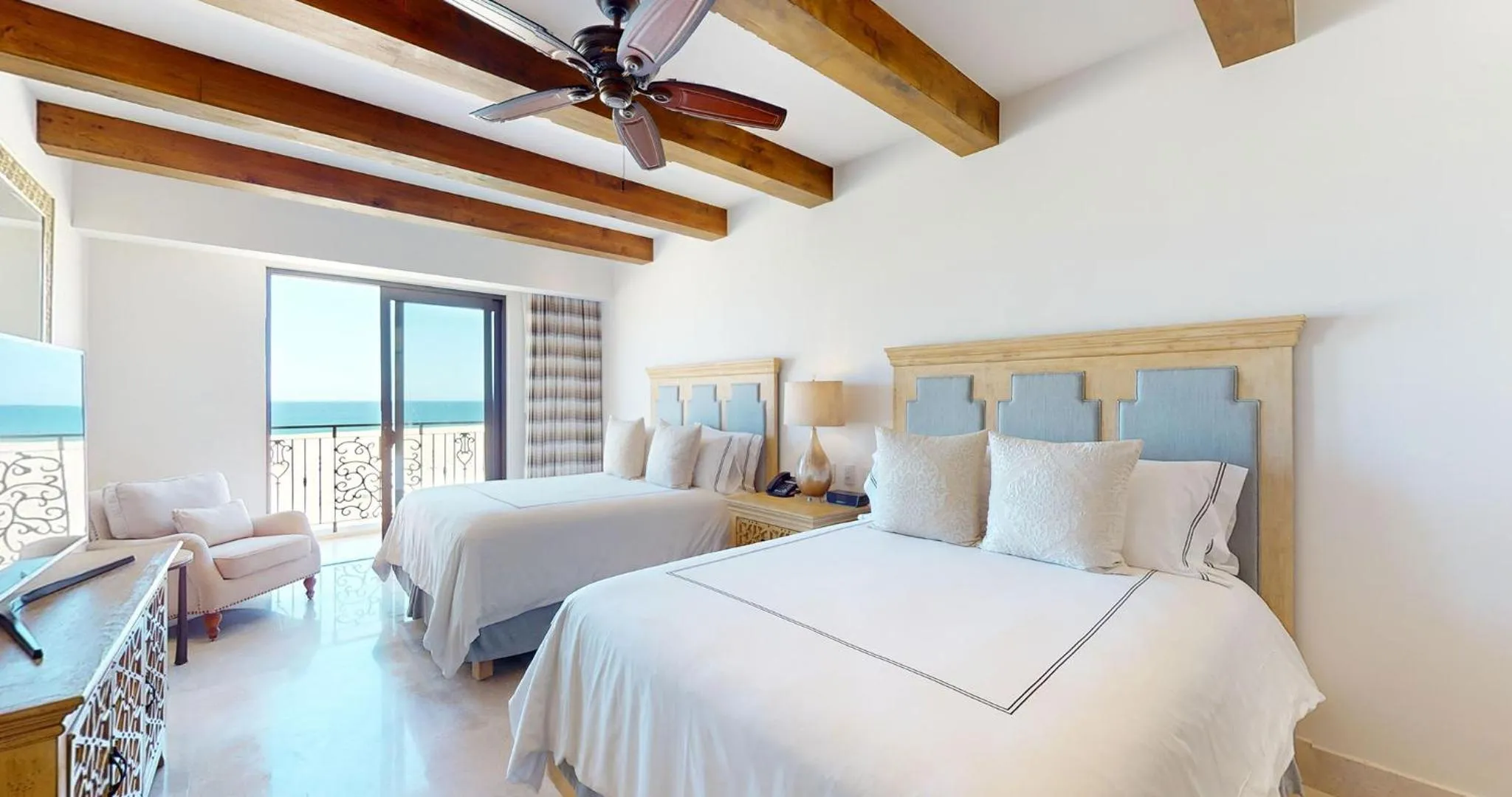Bed in Grand Solmar Pacific Dunes Resort, Golf & Spa