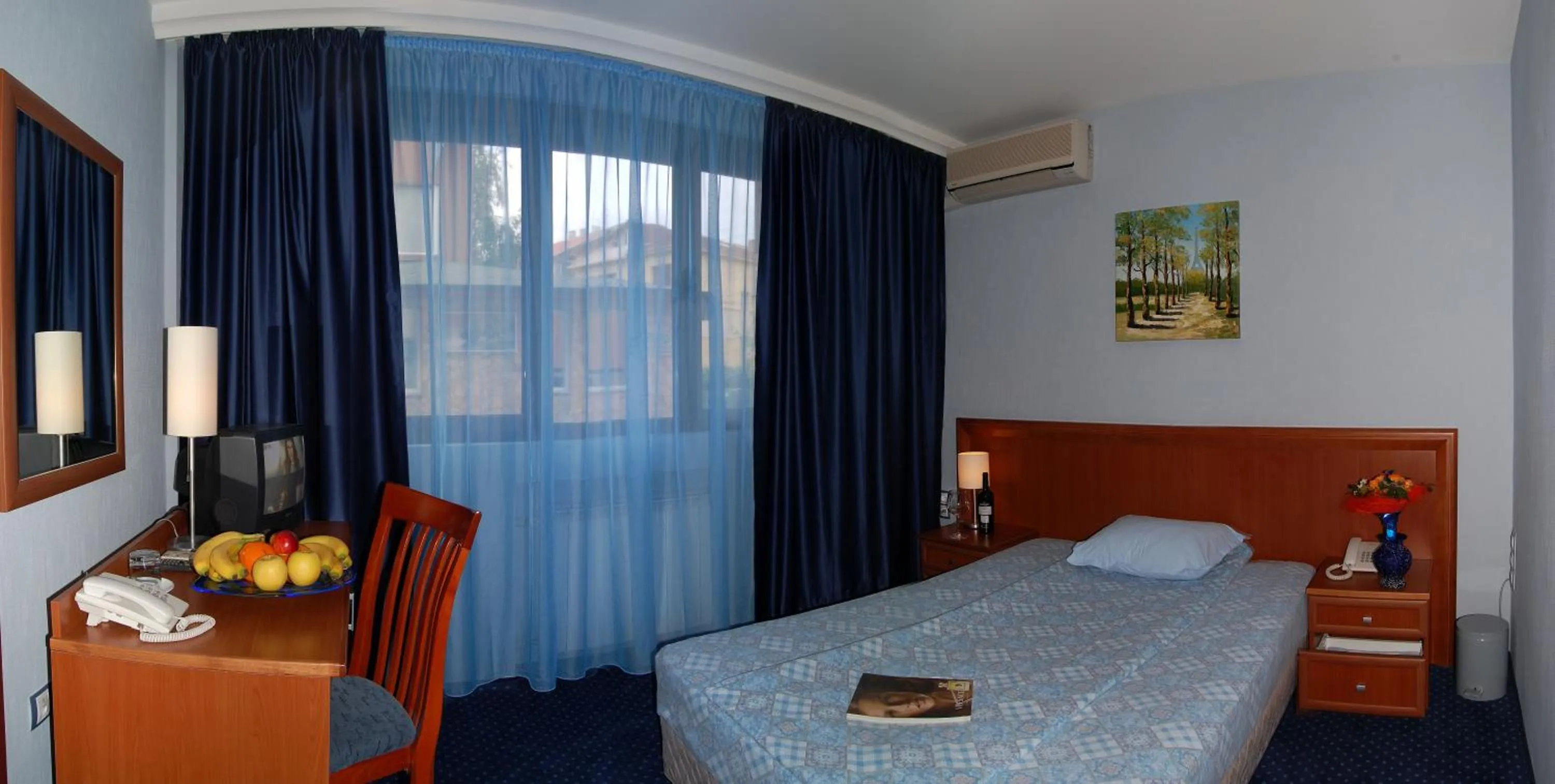 Photo of the whole room, Bed in Hotel Kibella