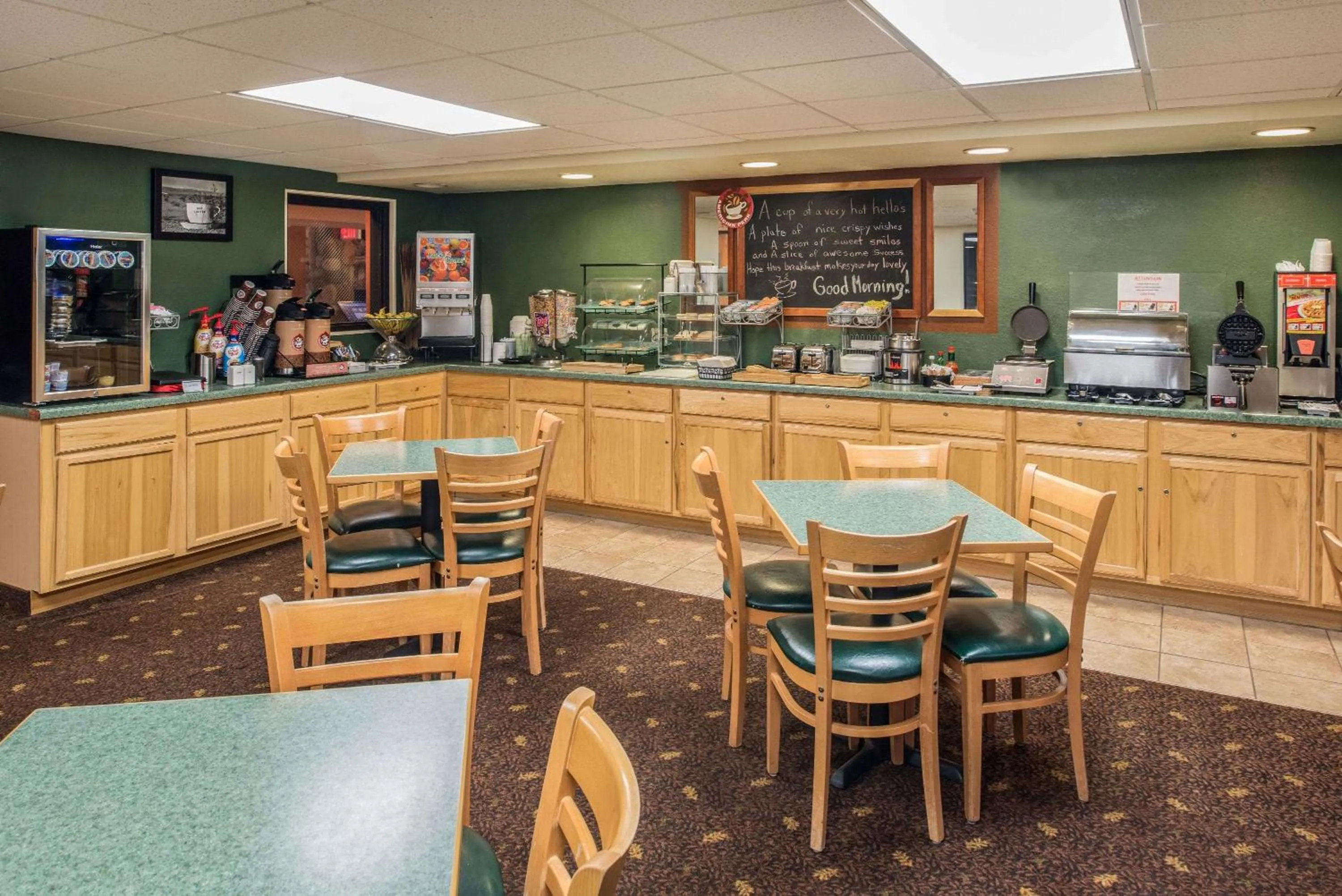 Restaurant/places to eat in AmericInn by Wyndham Belle Fourche