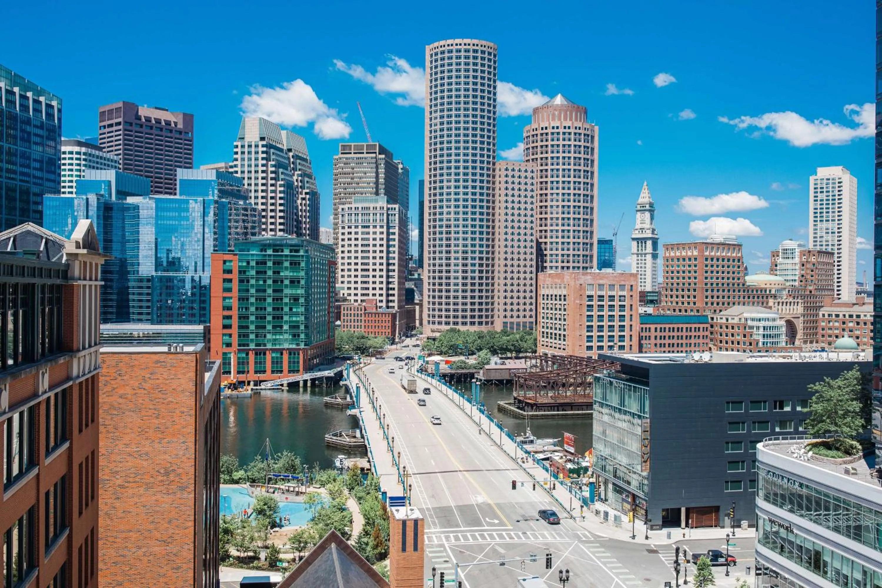 Lounge or bar in YOTEL Boston