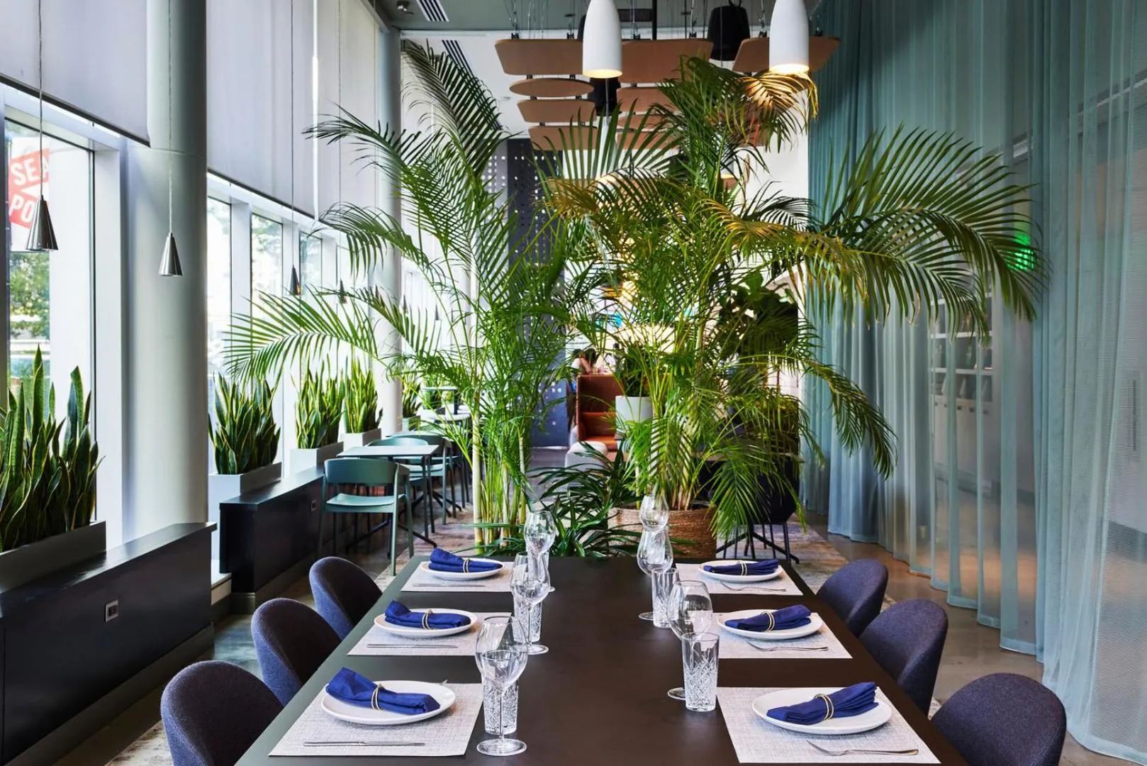 Restaurant/places to eat in YOTEL Boston