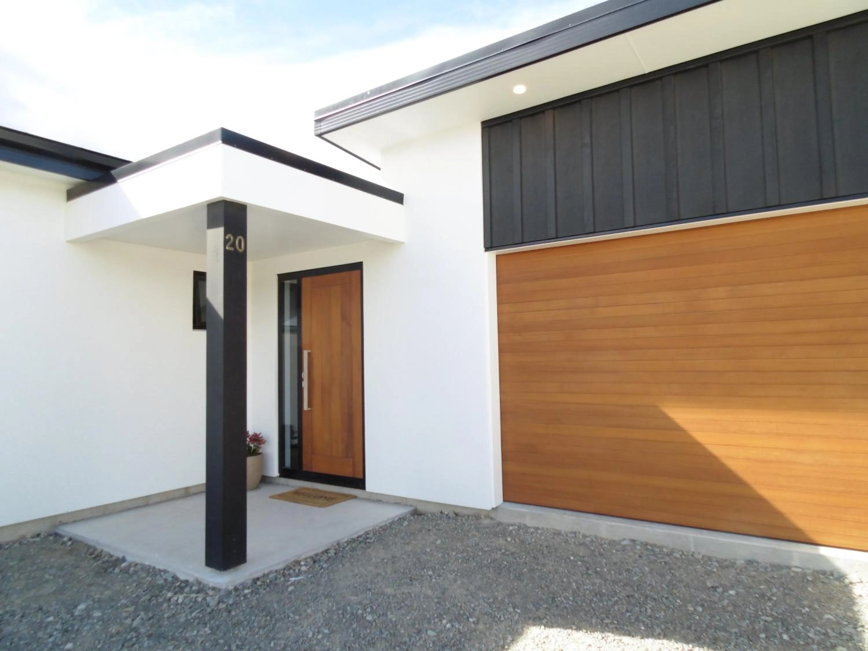 Facade/entrance in Flat White